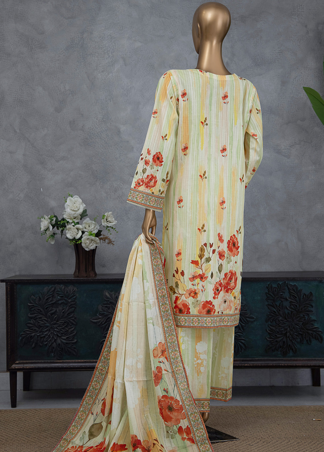 Nayab By HZ Textile Embroidered Lawn 3 Piece Unstitched Suit HZ25NEV3 NPE-03 Nayab By HZ Textile Embroidered Lawn 3 Piece Unstitched Suit HZ25NEV3 NPE-03