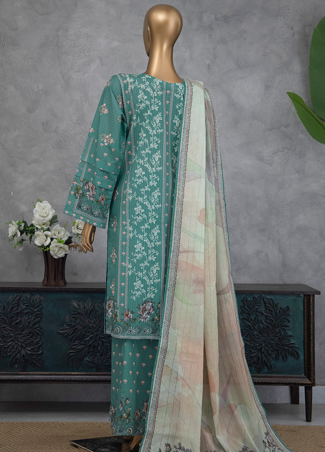 Nayab By HZ Textile Embroidered Lawn 3 Piece Unstitched Suit HZ25NEV3 NPE-05 Nayab By HZ Textile Embroidered Lawn 3 Piece Unstitched Suit HZ25NEV3 NPE-05