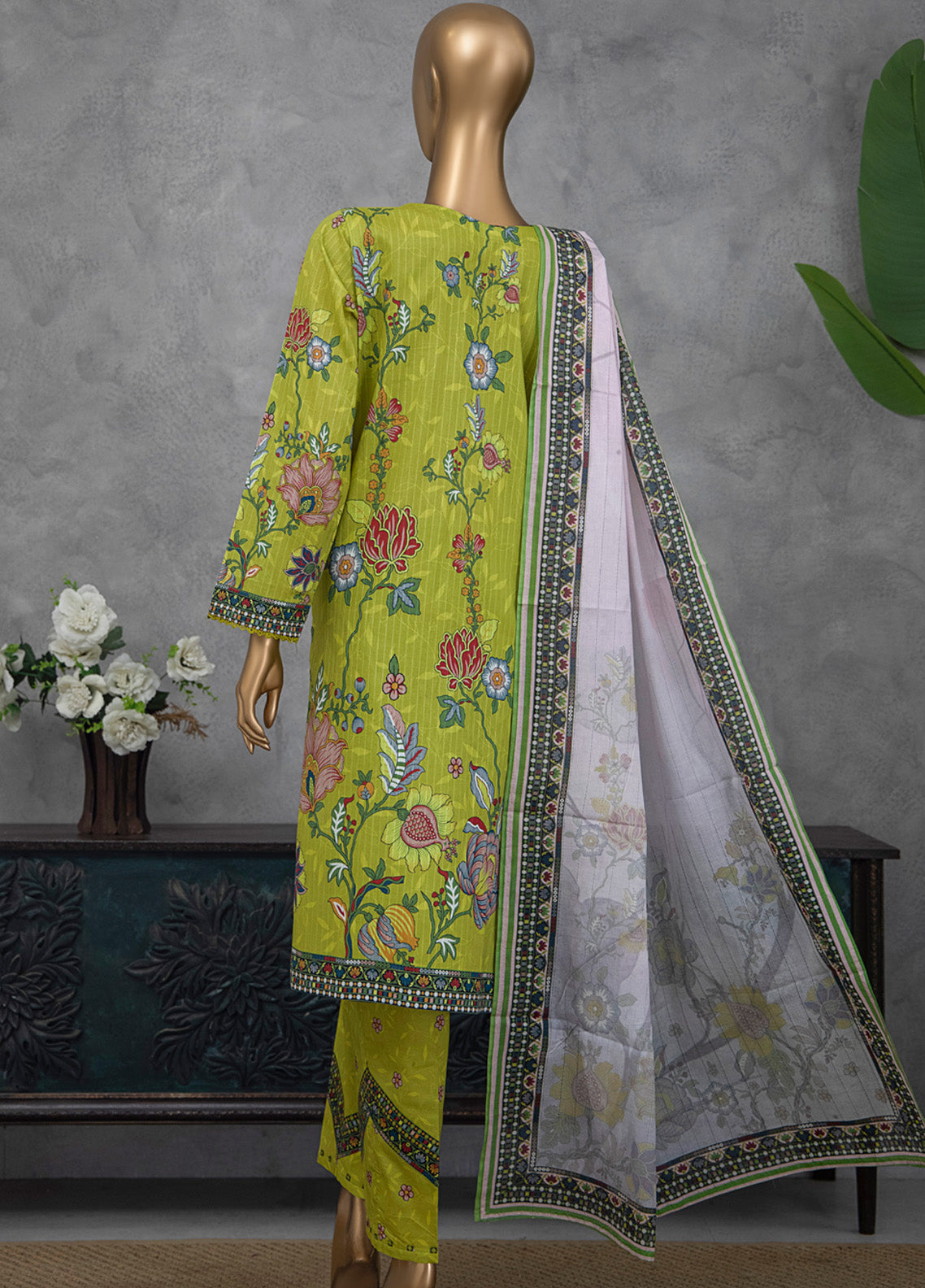 Nayab By HZ Textile Embroidered Lawn 3 Piece Unstitched Suit HZ25NEV3 NPE-06 Nayab By HZ Textile Embroidered Lawn 3 Piece Unstitched Suit HZ25NEV3 NPE-06