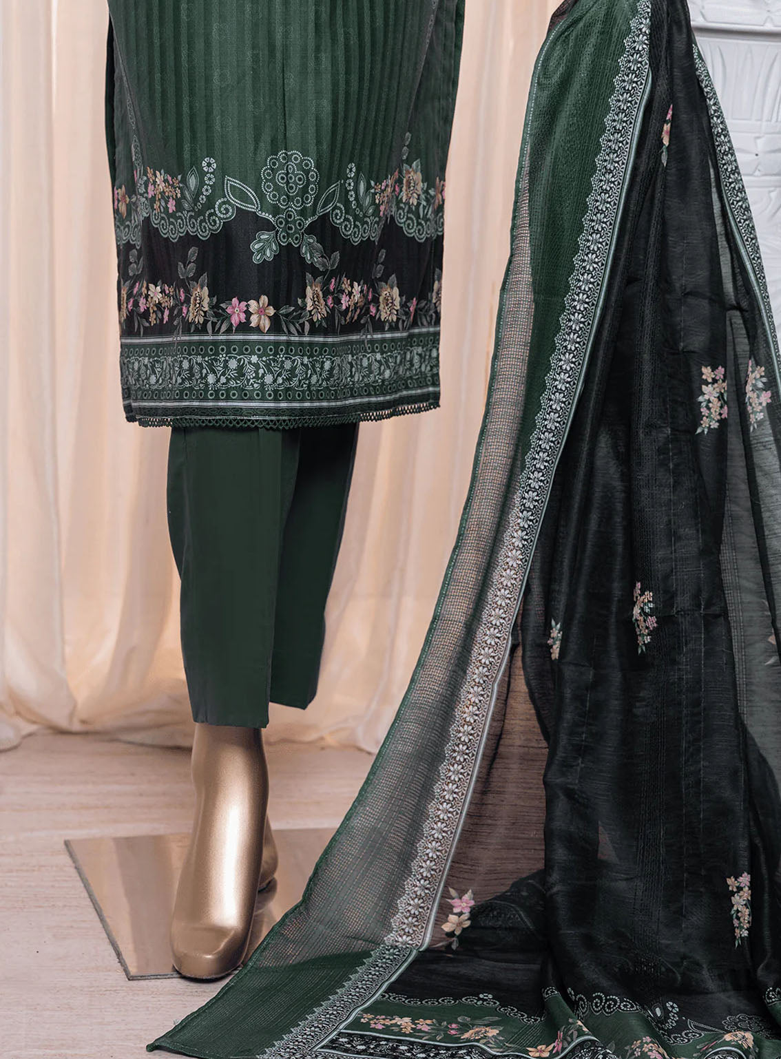 Ninokara By HZ Textile Digital Printed Lawn 3 Piece Unstitched Suit HZ24NK NP-201 Ninokara By HZ Textile Digital Printed Lawn 3 Piece Unstitched Suit HZ24NK NP-201