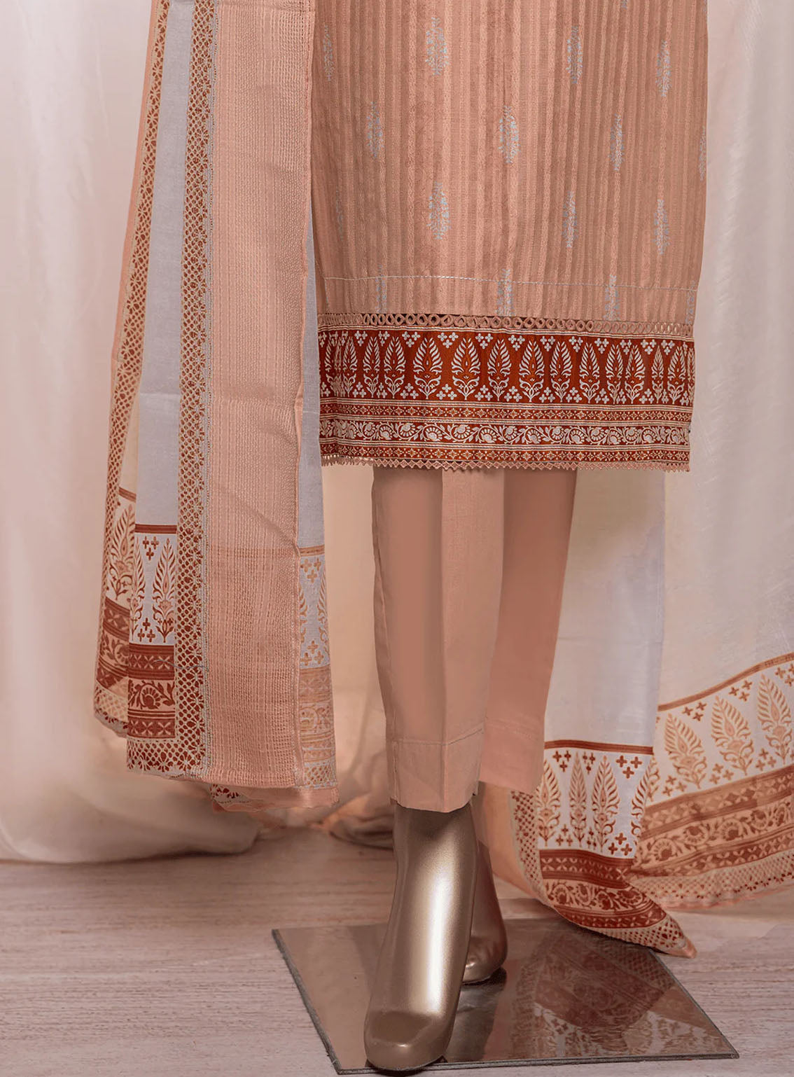 Ninokara By HZ Textile Digital Printed Lawn 3 Piece Unstitched Suit HZ24NK NP-203 Ninokara By HZ Textile Digital Printed Lawn 3 Piece Unstitched Suit HZ24NK NP-203