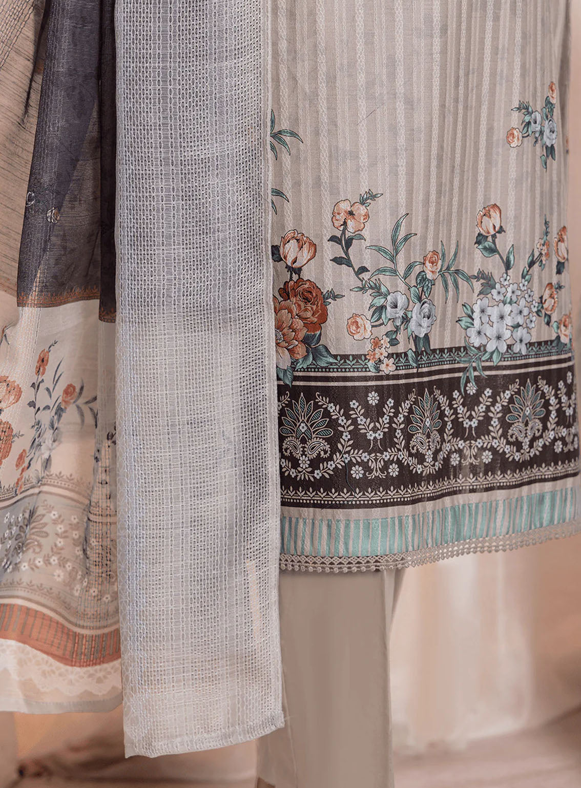 Ninokara By HZ Textile Digital Printed Lawn 3 Piece Unstitched Suit HZ24NK NP-204 Ninokara By HZ Textile Digital Printed Lawn 3 Piece Unstitched Suit HZ24NK NP-204
