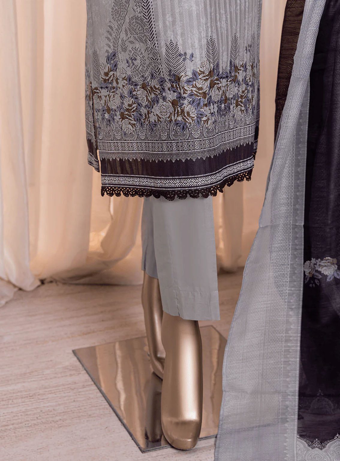 Ninokara By HZ Textile Digital Printed Lawn 3 Piece Unstitched Suit HZ24NK NP-205 Ninokara By HZ Textile Digital Printed Lawn 3 Piece Unstitched Suit HZ24NK NP-205
