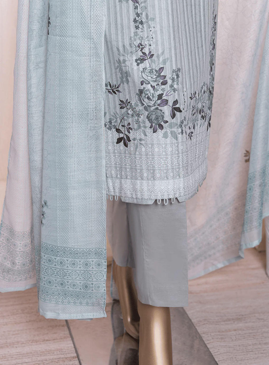 Ninokara By HZ Textile Digital Printed Lawn 3 Piece Unstitched Suit HZ24NK NP-206 Ninokara By HZ Textile Digital Printed Lawn 3 Piece Unstitched Suit HZ24NK NP-206