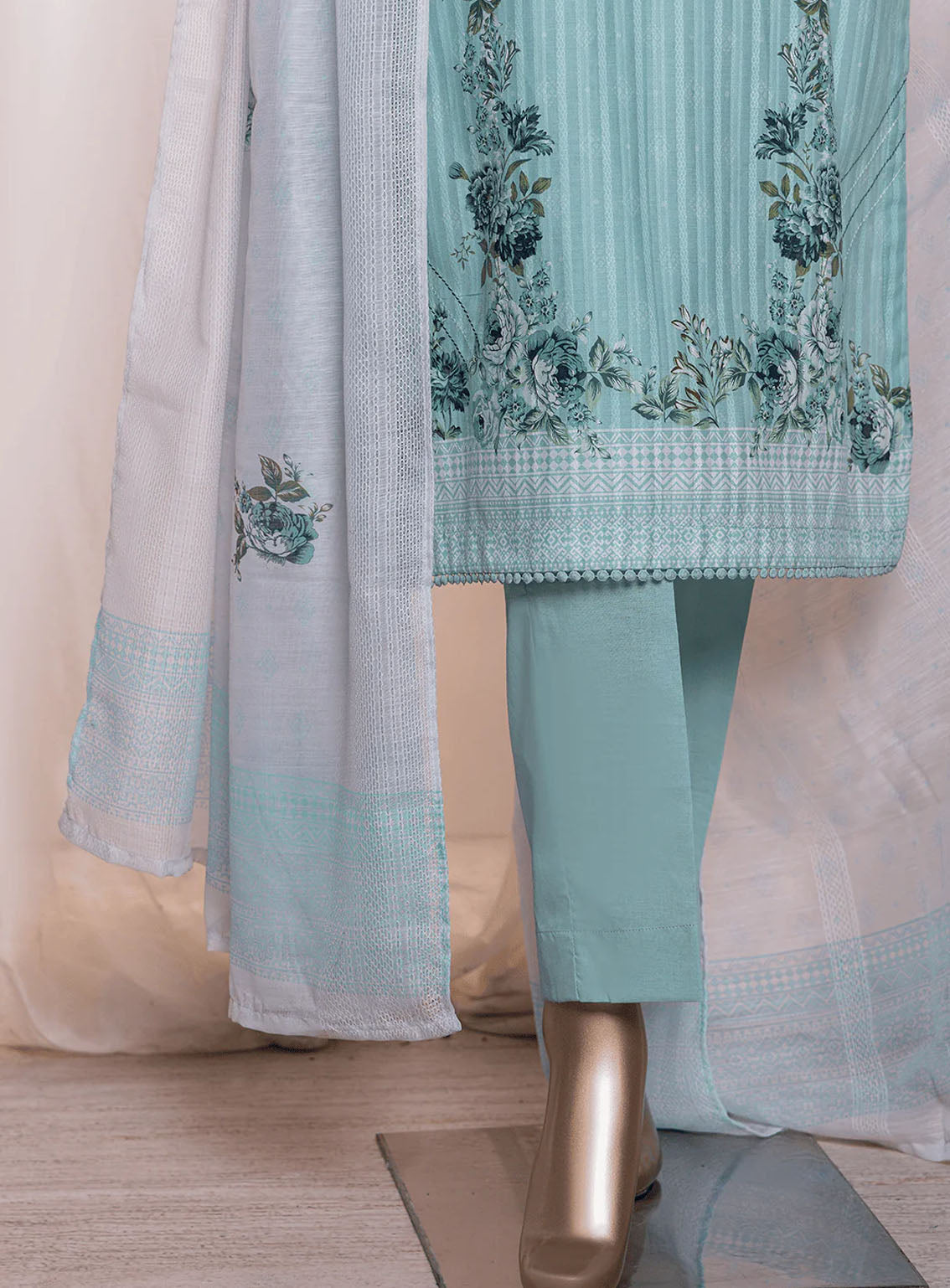Ninokara By HZ Textile Digital Printed Lawn 3 Piece Unstitched Suit HZ24NK NP-207 Ninokara By HZ Textile Digital Printed Lawn 3 Piece Unstitched Suit HZ24NK NP-207