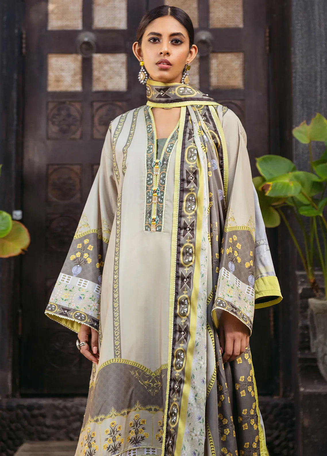 Nirvana By Mushq Embroidered Raw Silk 3 Piece Unstitched Suit MQ24N MPS-01 CHESTNUT Nirvana By Mushq Embroidered Raw Silk 3 Piece Unstitched Suit MQ24N MPS-01 CHESTNUT
