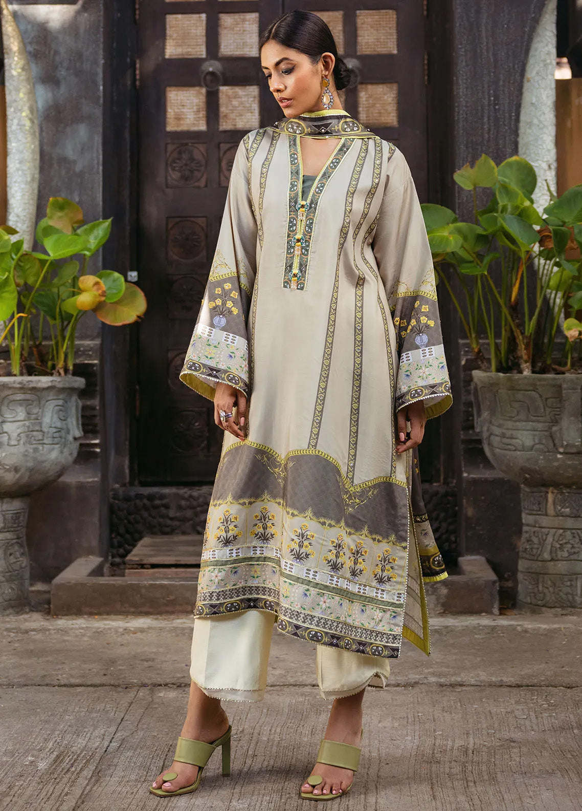 Nirvana By Mushq Embroidered Raw Silk 3 Piece Unstitched Suit MQ24N MPS-01 CHESTNUT Nirvana By Mushq Embroidered Raw Silk 3 Piece Unstitched Suit MQ24N MPS-01 CHESTNUT