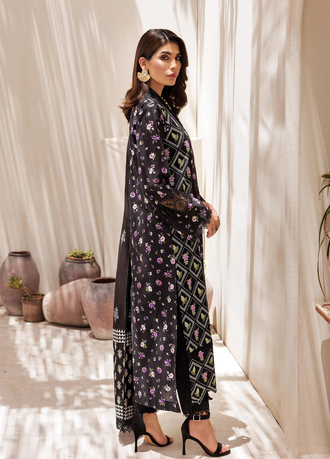 Nissa By RajBari Embroidered Lawn 3 Piece Unstitched Suit RB25N D-01 Nissa By RajBari Embroidered Lawn 3 Piece Unstitched Suit RB25N D-01