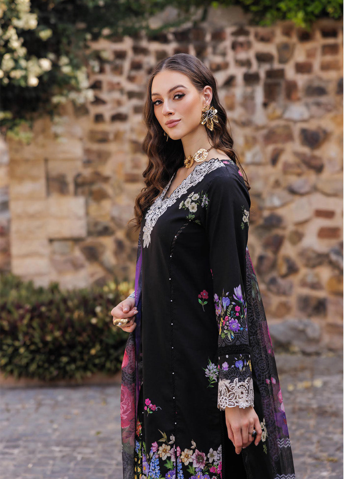 Nissa By RajBari Embroidered Lawn 3 Piece Unstitched Suit RB25NFS D-08 Nissa By RajBari Embroidered Lawn 3 Piece Unstitched Suit RB25NFS D-08