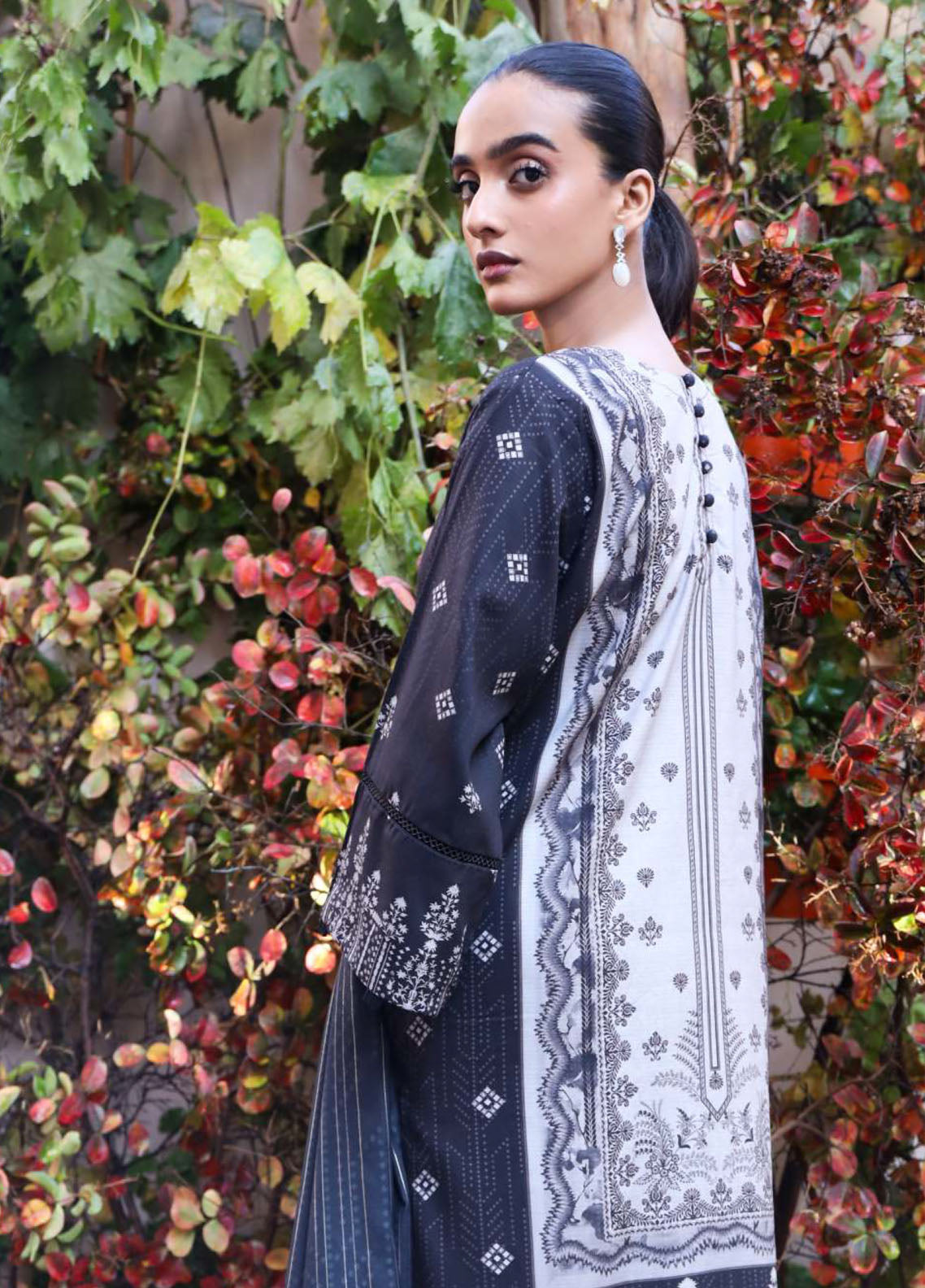 Noor By Rashid Textile Embroidered Linen 3 Piece Unstitched Suit RT25NEL D-0097 Noor By Rashid Textile Embroidered Linen 3 Piece Unstitched Suit RT25NEL D-0097
