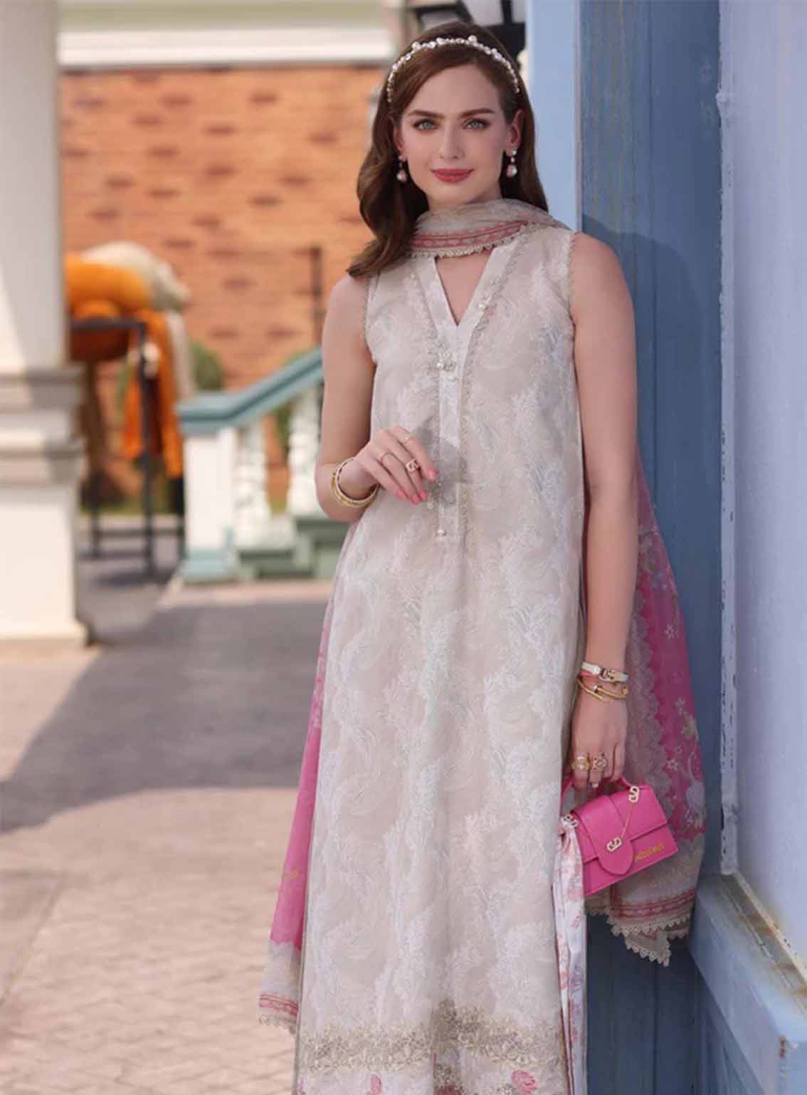 Noor By Saadia Asad Embroidered Lawn 3 Piece Unstitched Suit NSA25EC D-04 Noor By Saadia Asad Embroidered Lawn 3 Piece Unstitched Suit NSA25EC D-04