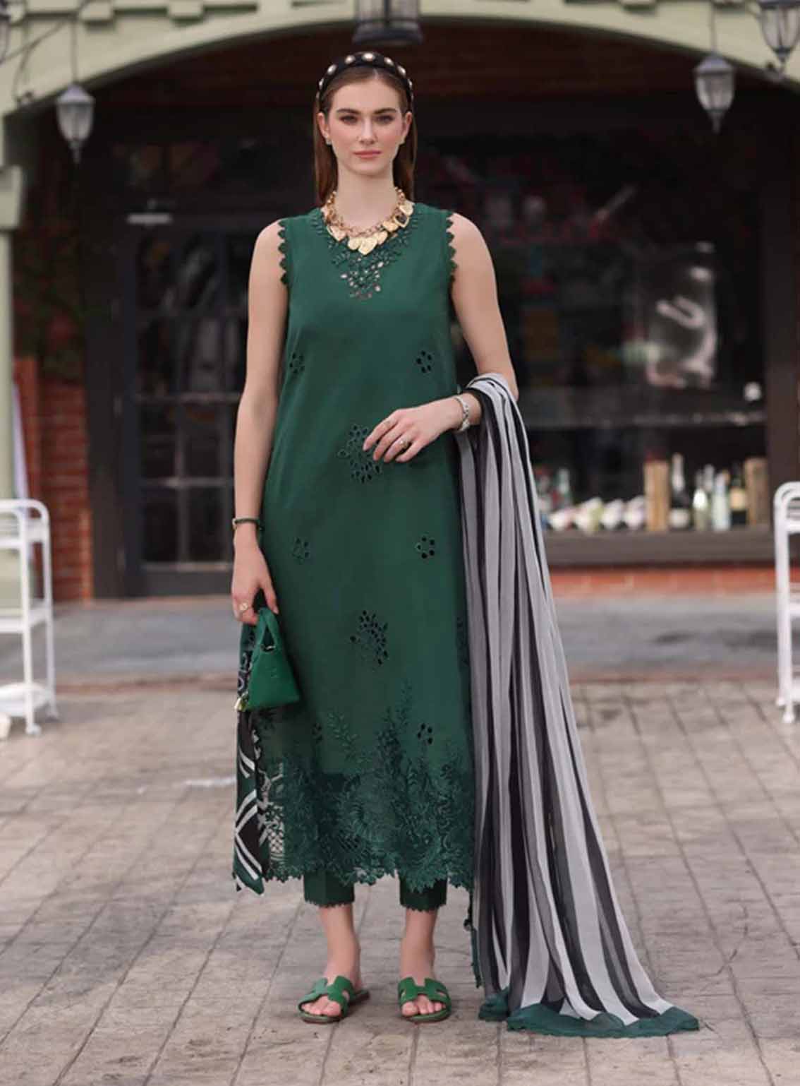 Noor By Saadia Asad Embroidered Lawn 3 Piece Unstitched Suit NSA25EC D-12 Noor By Saadia Asad Embroidered Lawn 3 Piece Unstitched Suit NSA25EC D-12