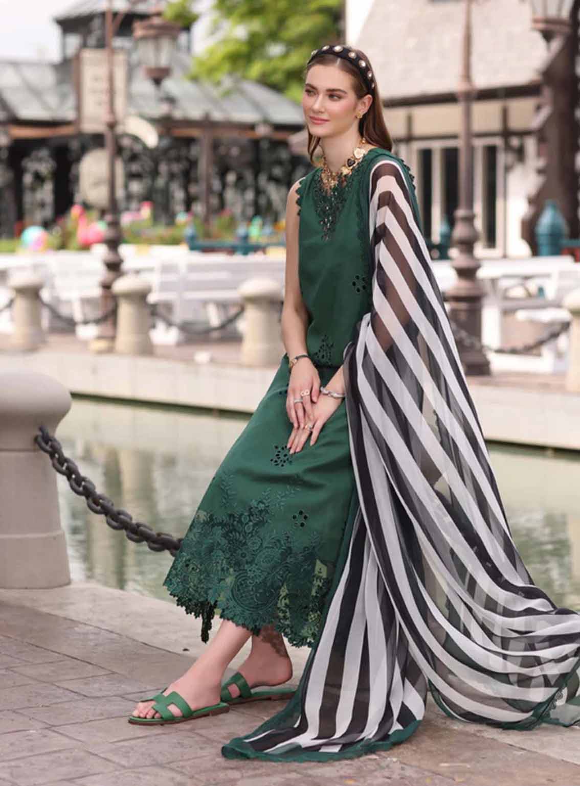 Noor By Saadia Asad Embroidered Lawn 3 Piece Unstitched Suit NSA25EC D-12 Noor By Saadia Asad Embroidered Lawn 3 Piece Unstitched Suit NSA25EC D-12