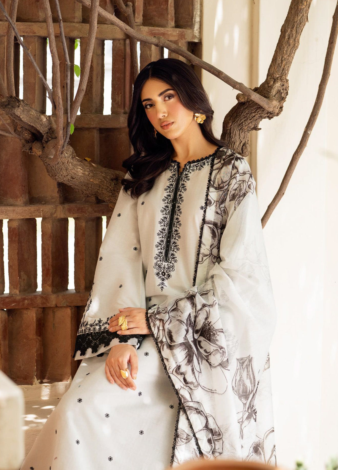Nura By Zarif Embroidered Textured Lawn 3 Piece Unstitched Suit ZF25NTL D-05 REEHA Nura By Zarif Embroidered Textured Lawn 3 Piece Unstitched Suit ZF25NTL D-05 REEHA