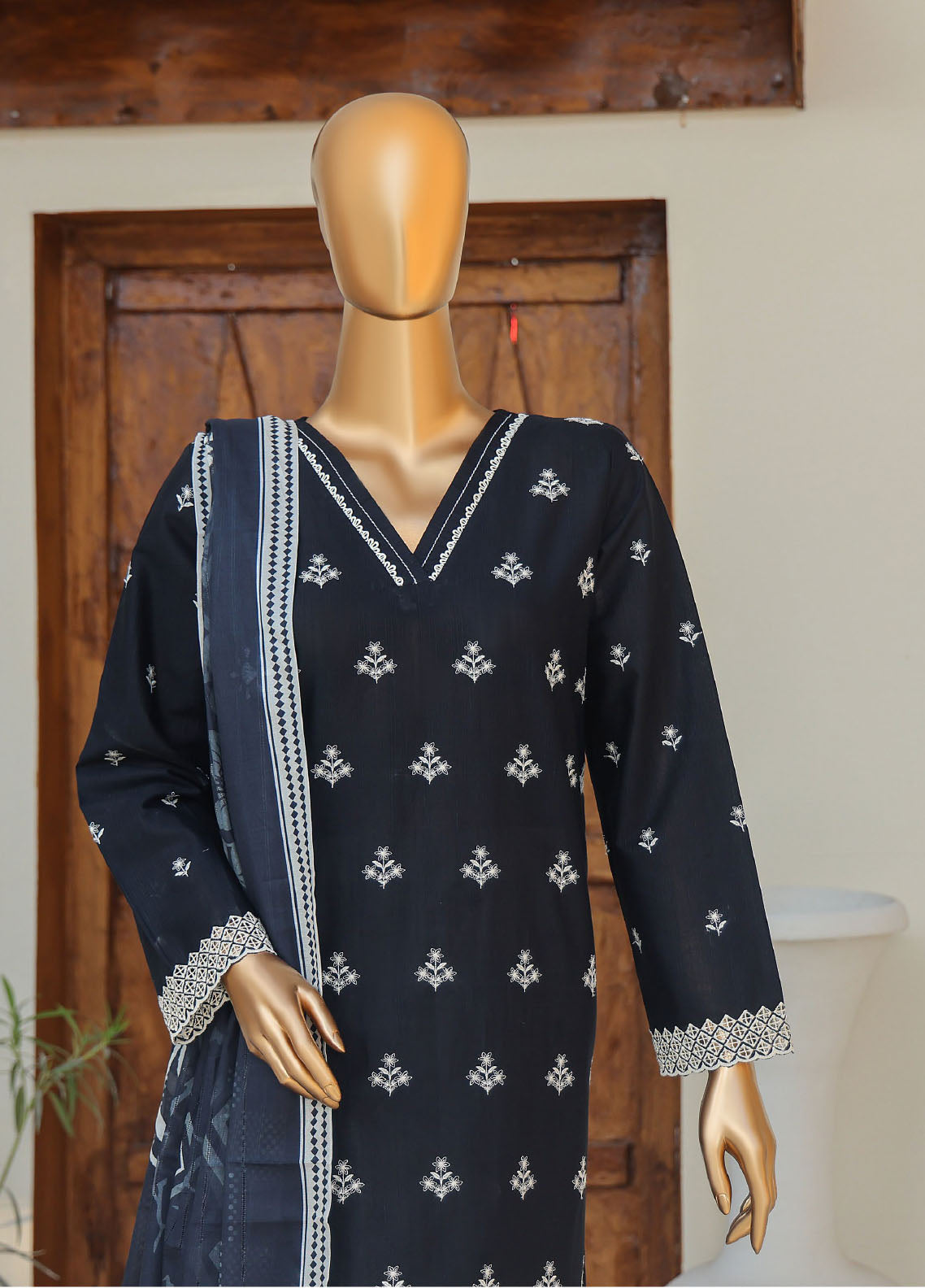 Oriental By HZ Textiles Embroidered Printkari Slub Cambric 3 Piece Unstitched Suit HZ25OPESC D-OPS-05 Oriental By HZ Textiles Embroidered Printkari Slub Cambric 3 Piece Unstitched Suit HZ25OPESC D-OPS-05