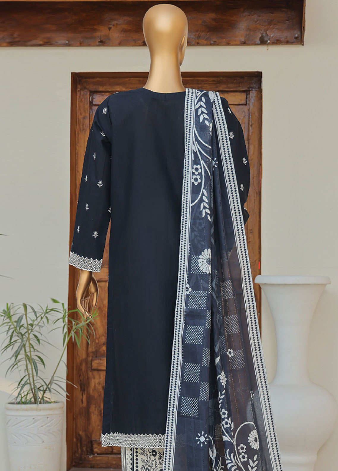 Oriental By HZ Textiles Embroidered Printkari Slub Cambric 3 Piece Unstitched Suit HZ25OPESC D-OPS-05 Oriental By HZ Textiles Embroidered Printkari Slub Cambric 3 Piece Unstitched Suit HZ25OPESC D-OPS-05