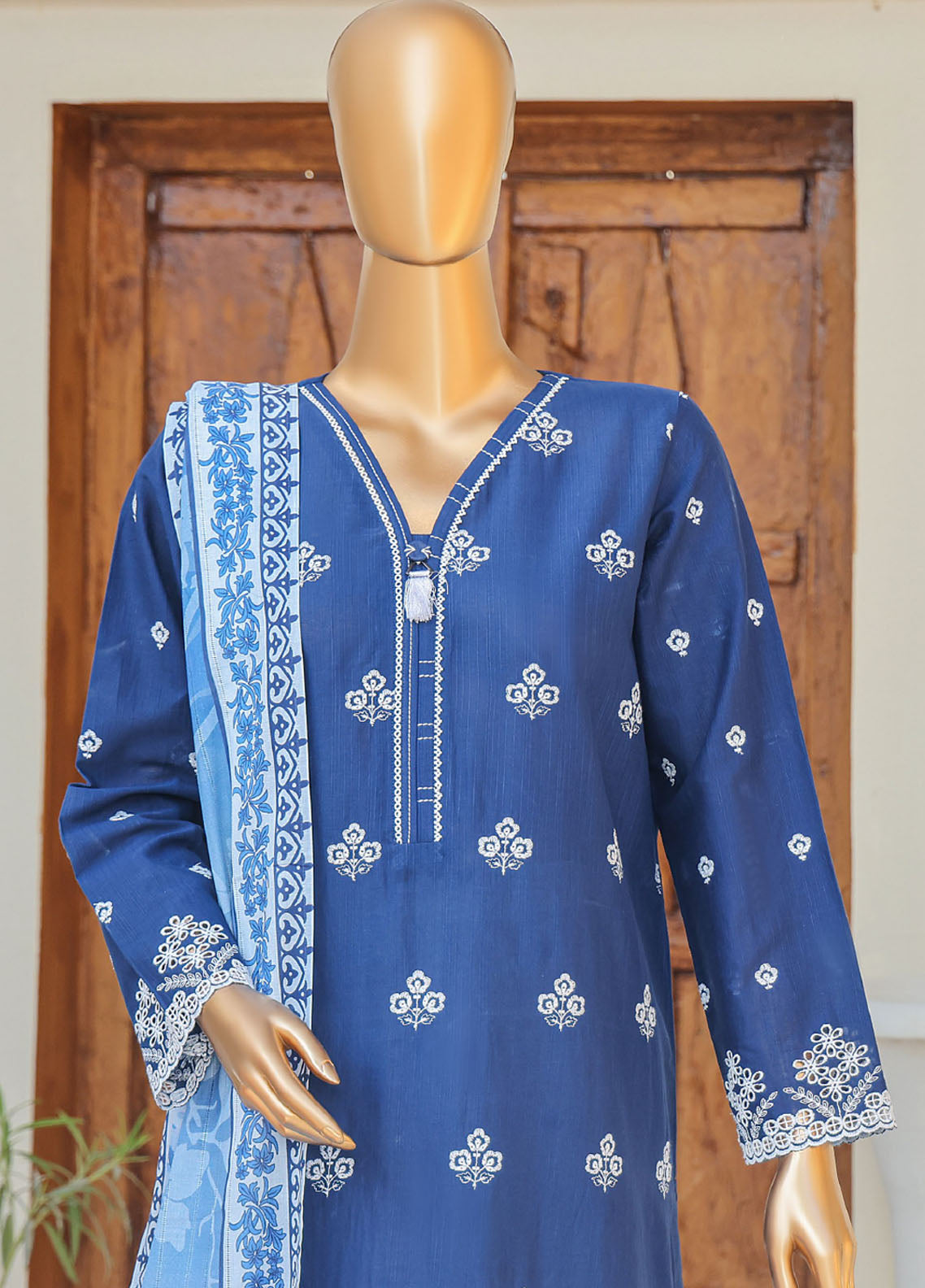 Oriental By HZ Textiles Embroidered Printkari Slub Cambric 3 Piece Unstitched Suit HZ25OPESC D-OPS-06 Oriental By HZ Textiles Embroidered Printkari Slub Cambric 3 Piece Unstitched Suit HZ25OPESC D-OPS-06