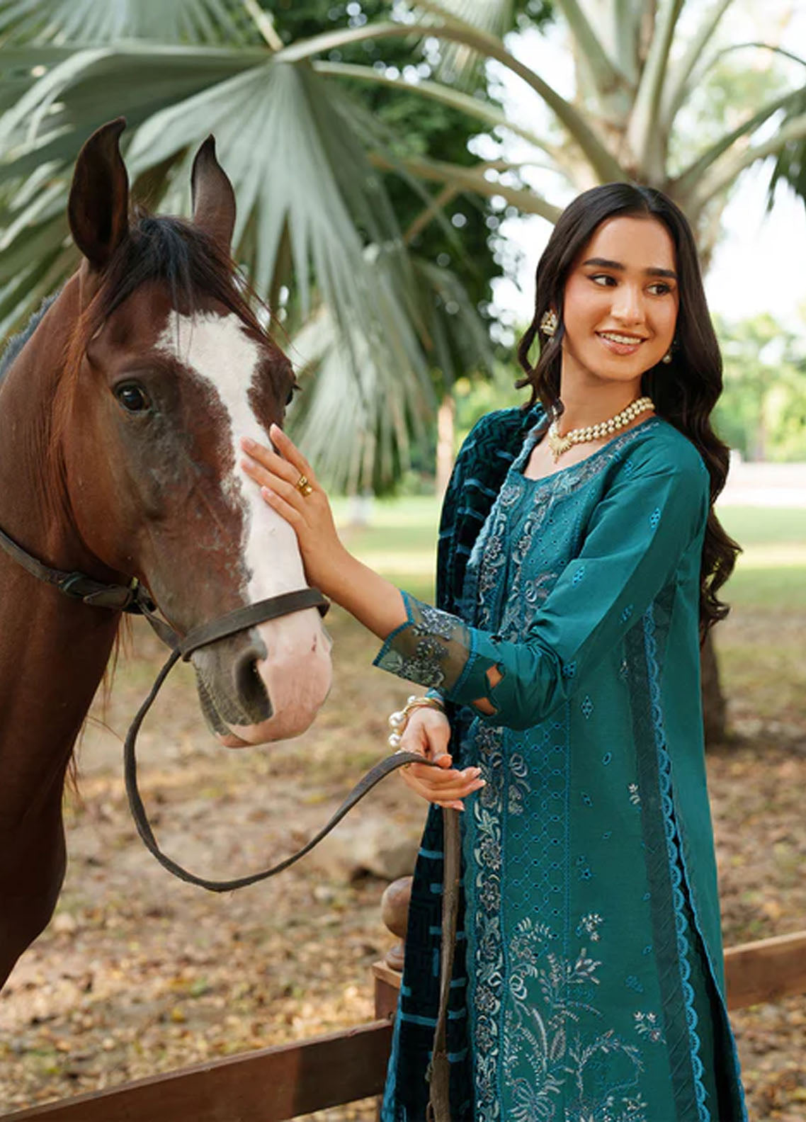 Panache By Parishay Embroidered Corduroy 3 Piece Unstitched Suit PR25PVPS D-PNE-03 Panache By Parishay Embroidered Corduroy 3 Piece Unstitched Suit PR25PVPS D-PNE-03