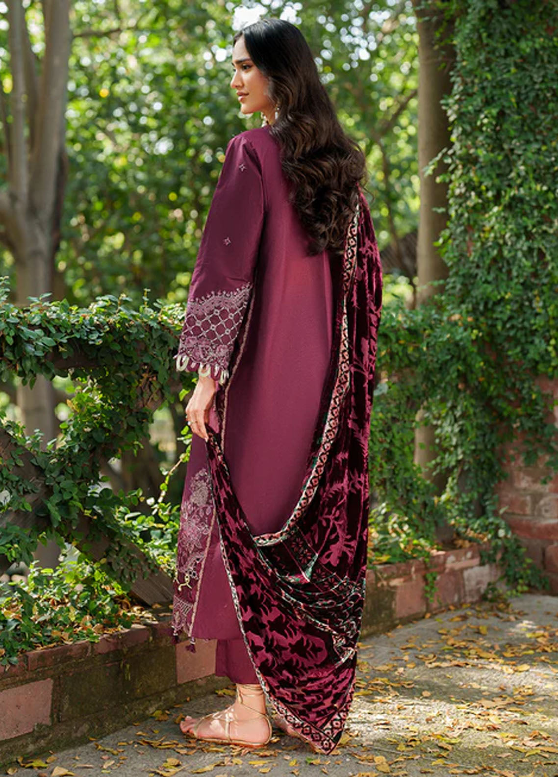 Panache By Parishay Embroidered Corduroy 3 Piece Unstitched Suit PR25PVPS D-PNE-07 Panache By Parishay Embroidered Corduroy 3 Piece Unstitched Suit PR25PVPS D-PNE-07