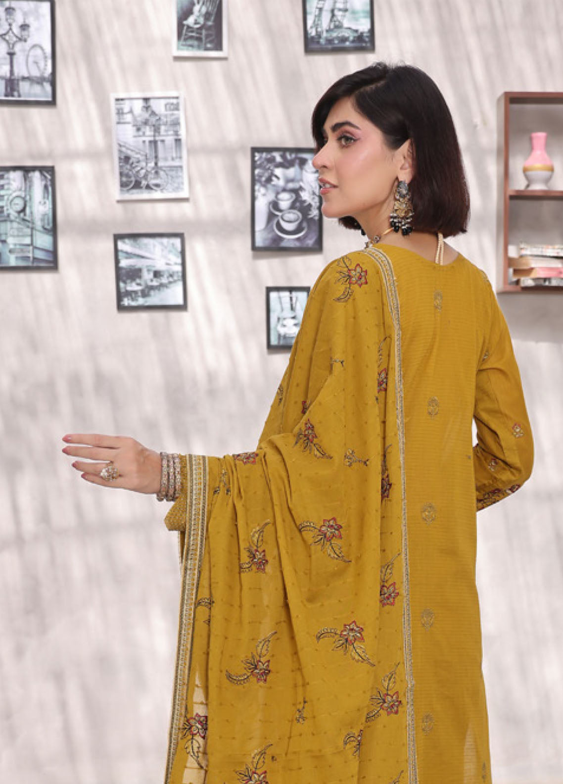 Parishae By Schick Dyed Embroidered Doriya Lawn 3 Piece Unstitched Suit SDH25PDED FED-06 Parishae By Schick Dyed Embroidered Doriya Lawn 3 Piece Unstitched Suit SDH25PDED FED-06