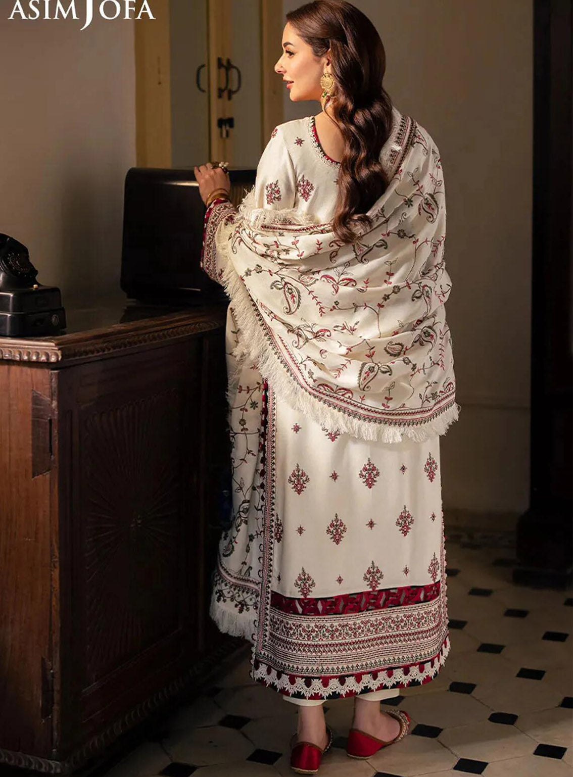 Pashmina By Asim Jofa Embroidered Self Twill 3 Piece Unstitched Suit AJ24PW AJKI-08 Pashmina By Asim Jofa Embroidered Self Twill 3 Piece Unstitched Suit AJ24PW AJKI-08