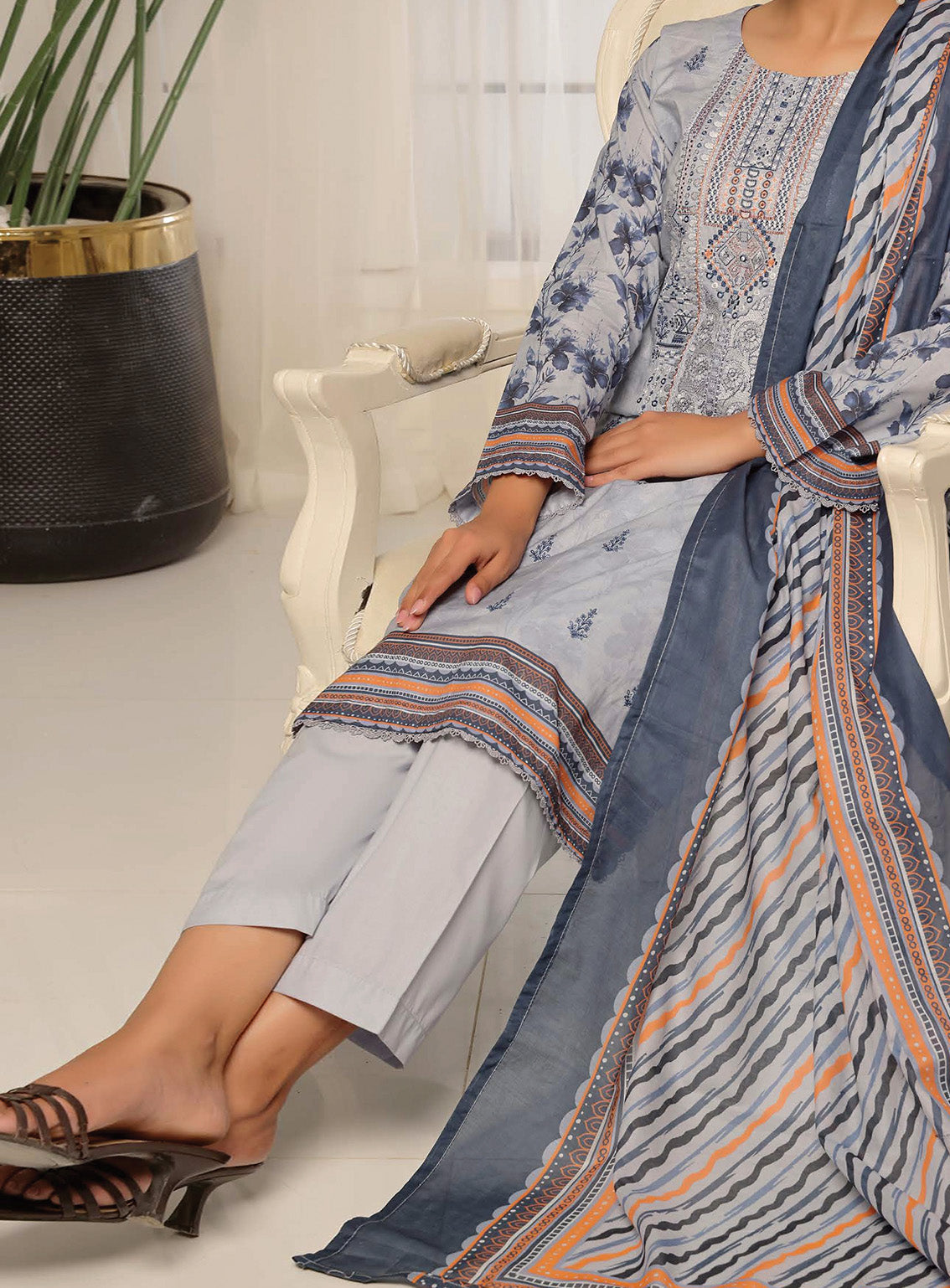 Pehchaan By Pakdaman Chikankari Lawn 3 Piece Unstitched Suit PDF25RC&E D-CL-482 Pehchaan By Pakdaman Chikankari Lawn 3 Piece Unstitched Suit PDF25RC&E D-CL-482