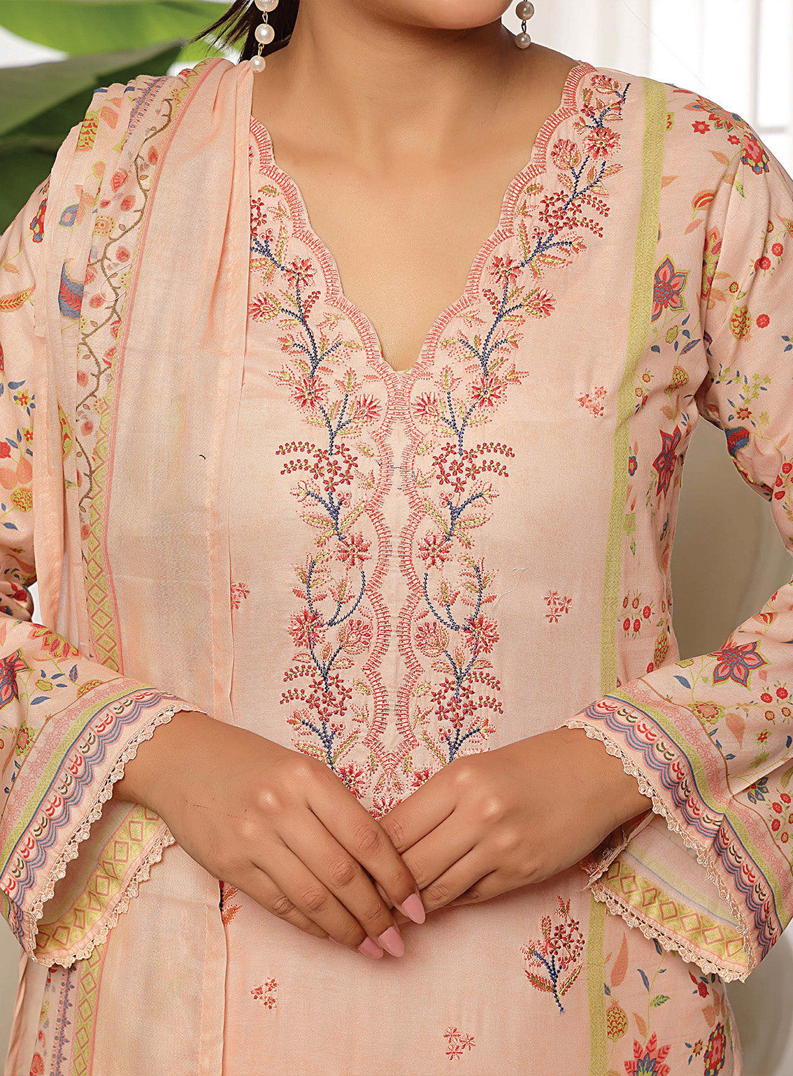 Pehchaan By Pakdaman Chikankari Lawn 3 Piece Unstitched Suit PDF25RC&E D-CL-484 Pehchaan By Pakdaman Chikankari Lawn 3 Piece Unstitched Suit PDF25RC&E D-CL-484