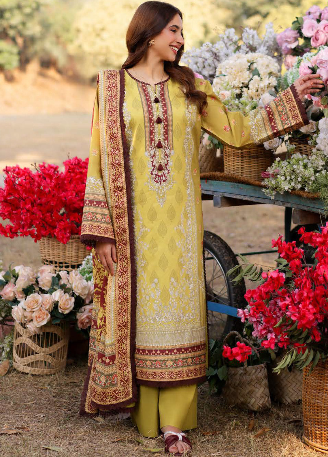Prints By Asim Jofa Printed Lawn 3 Piece Unstitched Suit AJ25PV1 D-AJUUB-02 Prints By Asim Jofa Printed Lawn 3 Piece Unstitched Suit AJ25PV1 D-AJUUB-02