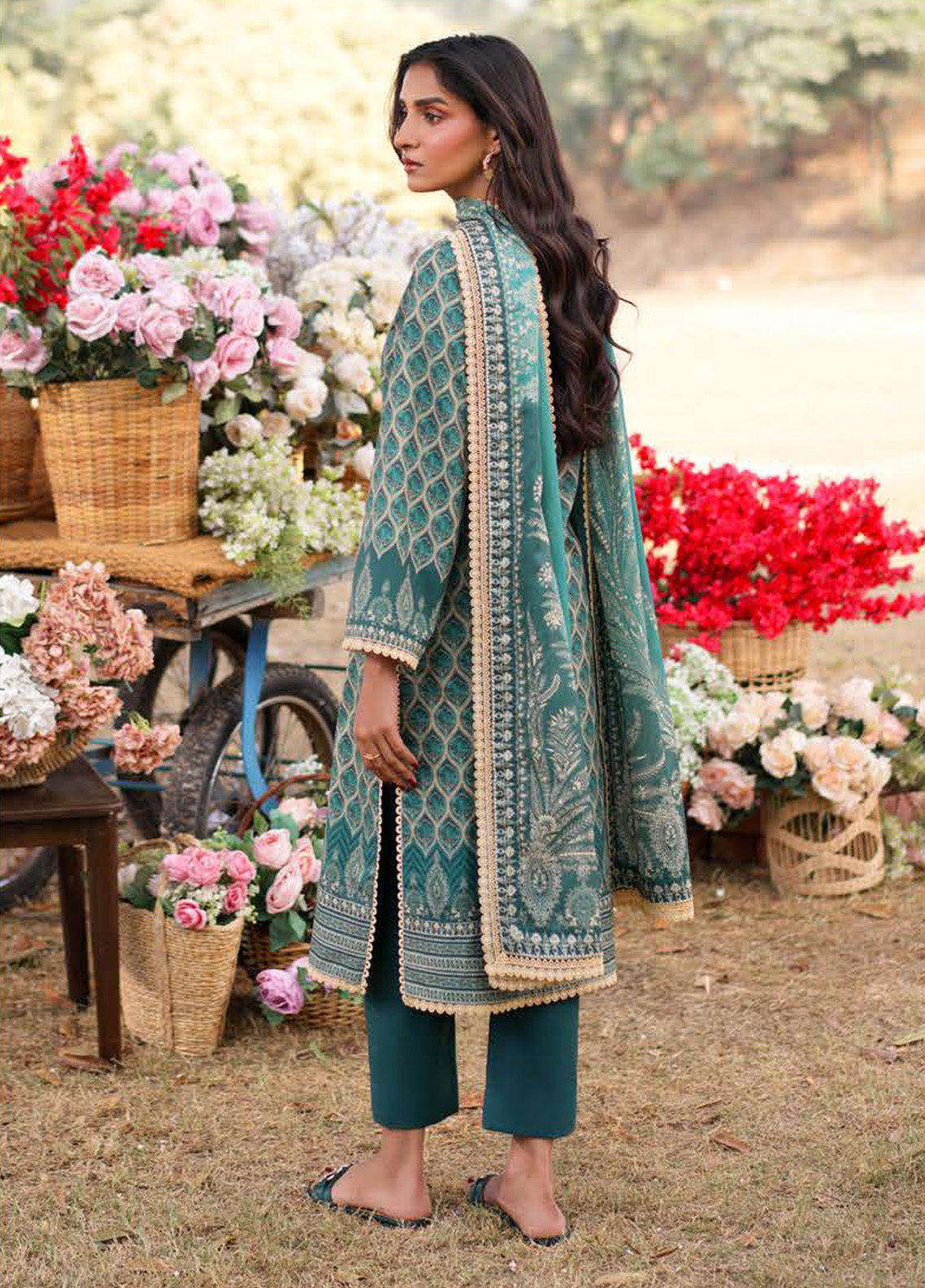 Prints By Asim Jofa Printed Lawn 3 Piece Unstitched Suit AJ25PV1 D-AJUUB-04 Prints By Asim Jofa Printed Lawn 3 Piece Unstitched Suit AJ25PV1 D-AJUUB-04