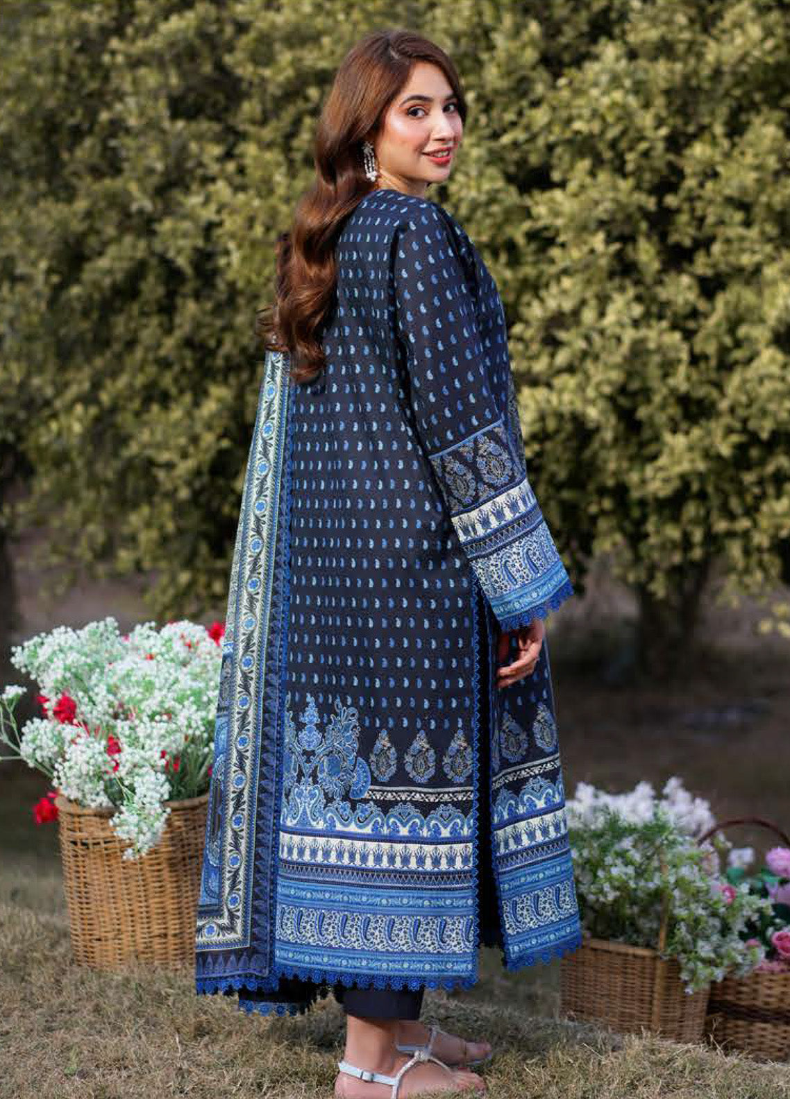 Prints By Asim Jofa Printed Lawn 3 Piece Unstitched Suit AJ25PV1 D-AJUUB-05 Prints By Asim Jofa Printed Lawn 3 Piece Unstitched Suit AJ25PV1 D-AJUUB-05