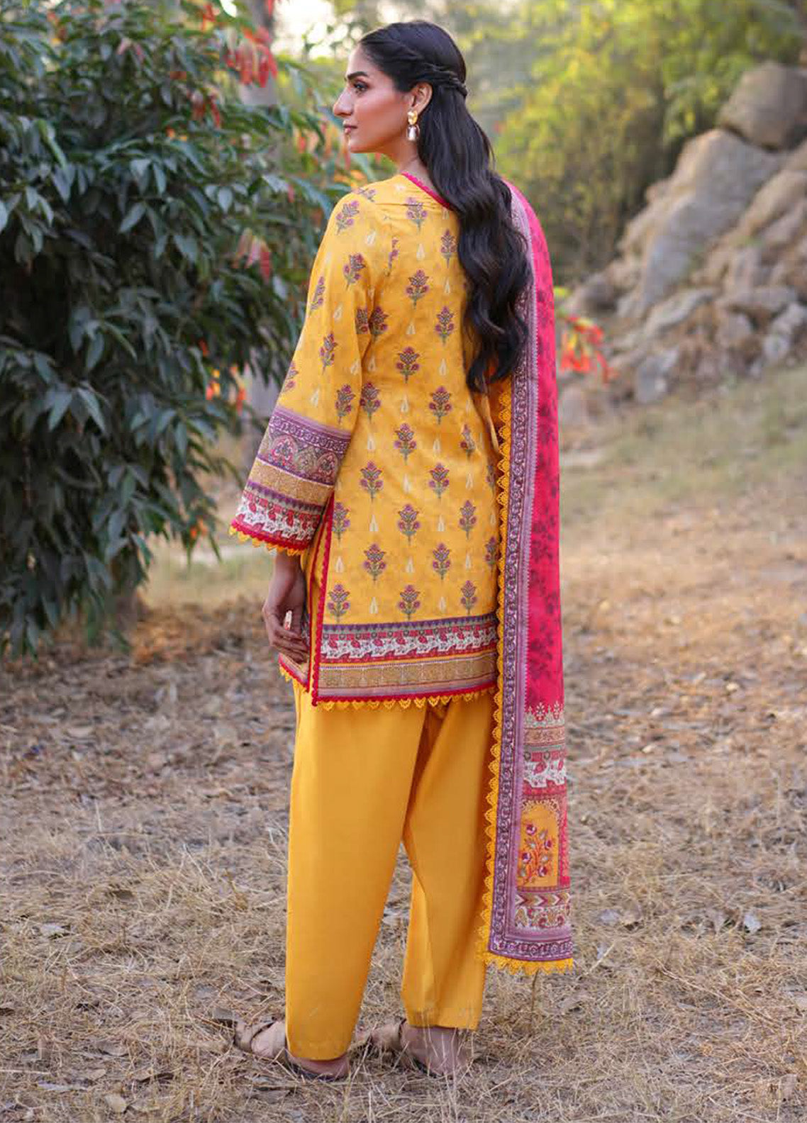 Prints By Asim Jofa Printed Lawn 3 Piece Unstitched Suit AJ25PV1 D-AJUUB-06 Prints By Asim Jofa Printed Lawn 3 Piece Unstitched Suit AJ25PV1 D-AJUUB-06