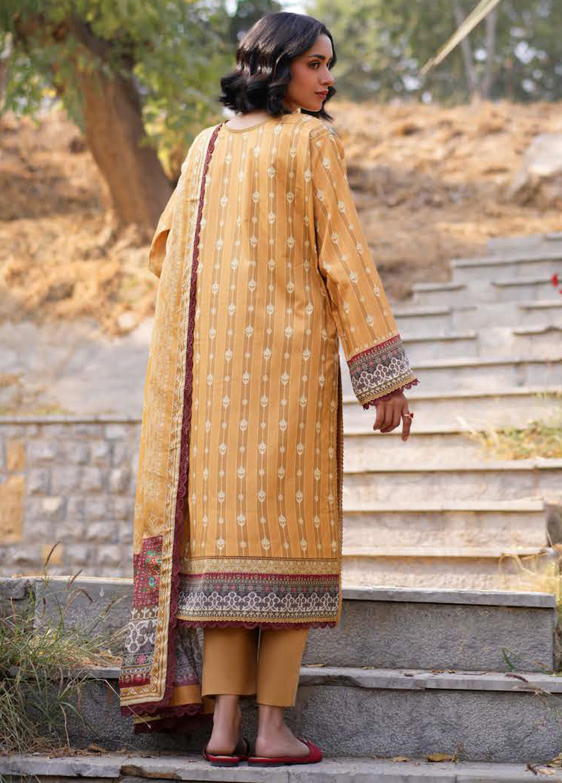 Prints By Asim Jofa Printed Lawn 3 Piece Unstitched Suit AJ25PV1 D-AJUUB-07 Prints By Asim Jofa Printed Lawn 3 Piece Unstitched Suit AJ25PV1 D-AJUUB-07