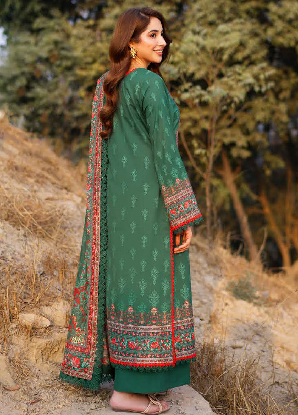 Prints By Asim Jofa Printed Lawn 3 Piece Unstitched Suit AJ25PV2 D-AJUUB-11 Prints By Asim Jofa Printed Lawn 3 Piece Unstitched Suit AJ25PV2 D-AJUUB-11