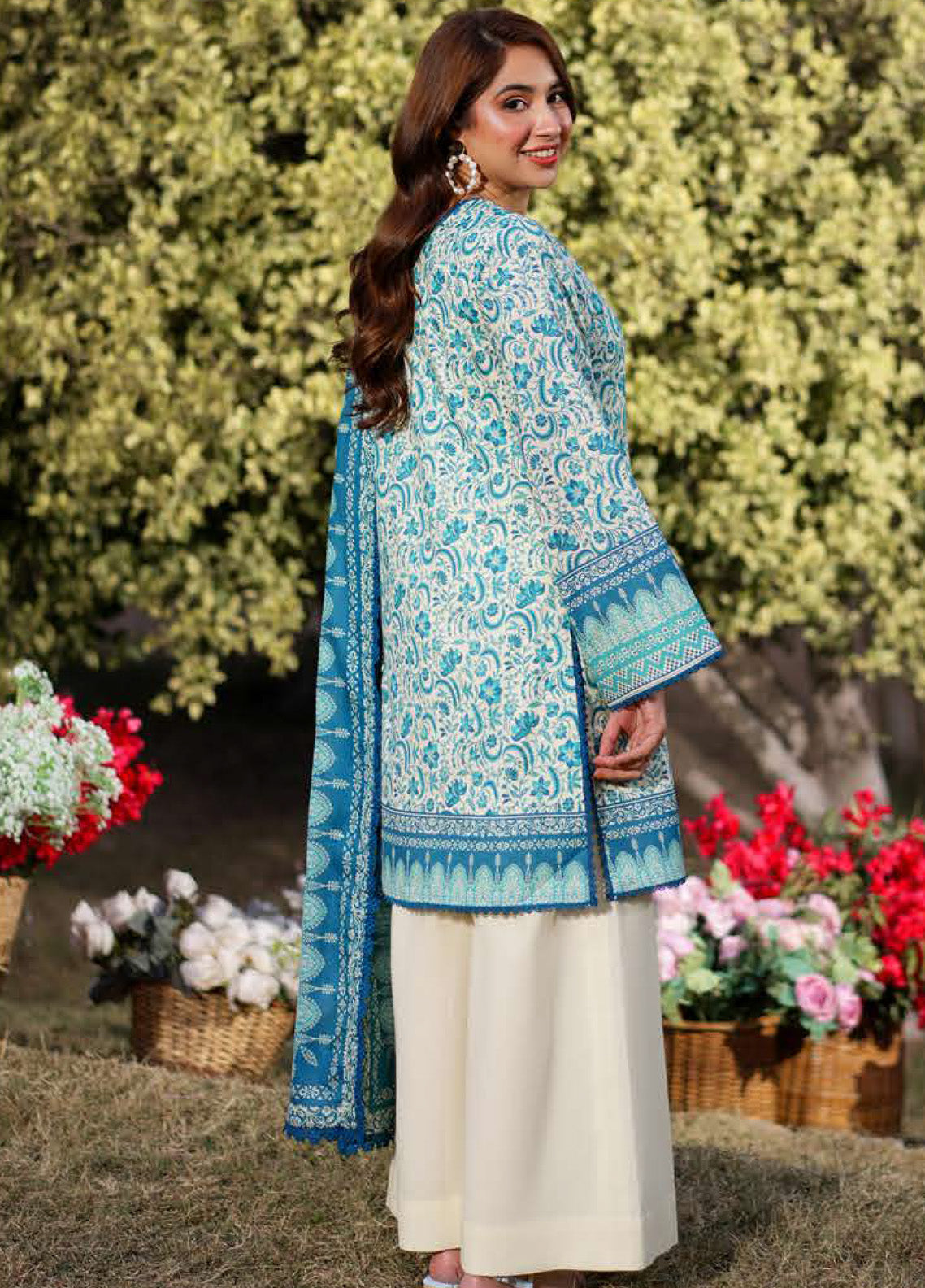 Prints By Asim Jofa Printed Lawn 3 Piece Unstitched Suit AJ25PV2 D-AJUUB-13 Prints By Asim Jofa Printed Lawn 3 Piece Unstitched Suit AJ25PV2 D-AJUUB-13
