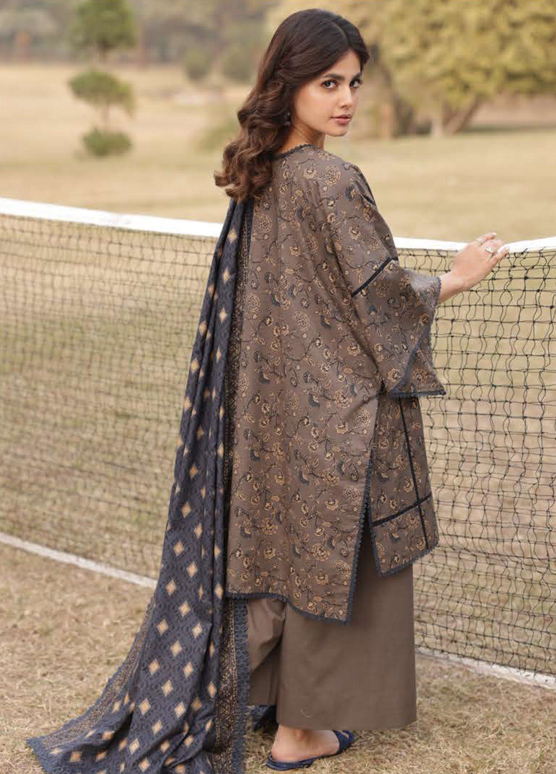 Prints By Asim Jofa Printed Lawn 3 Piece Unstitched Suit AJ25PV3 D-AJUBJ-20 Prints By Asim Jofa Printed Lawn 3 Piece Unstitched Suit AJ25PV3 D-AJUBJ-20