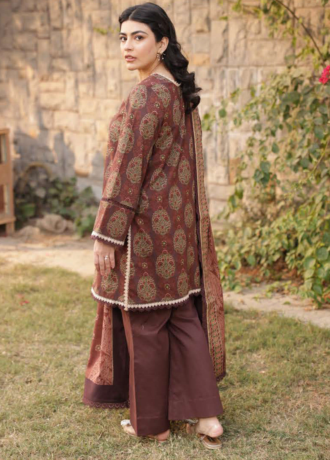 Prints By Asim Jofa Printed Lawn 3 Piece Unstitched Suit AJ25PV3 D-AJUBJ-23 Prints By Asim Jofa Printed Lawn 3 Piece Unstitched Suit AJ25PV3 D-AJUBJ-23