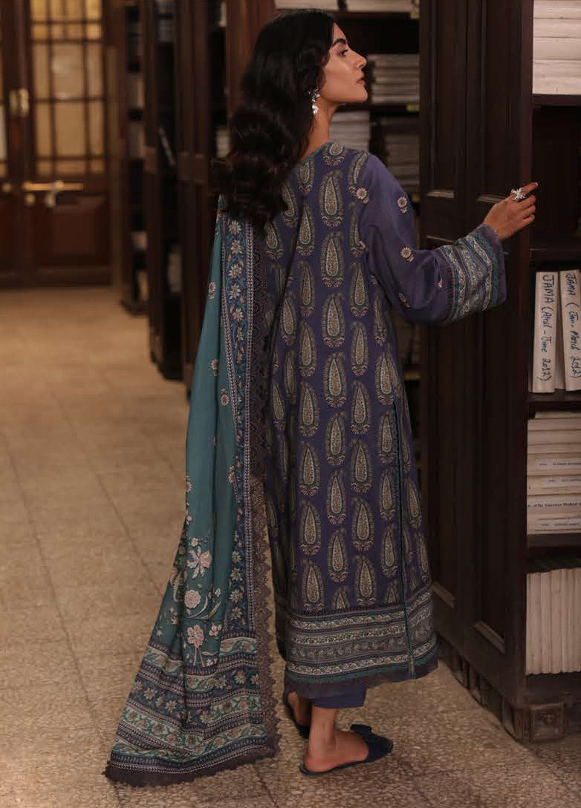 Prints By Asim Jofa Printed Lawn 3 Piece Unstitched Suit AJ25PV3 D-AJUBJ-36 Prints By Asim Jofa Printed Lawn 3 Piece Unstitched Suit AJ25PV3 D-AJUBJ-36