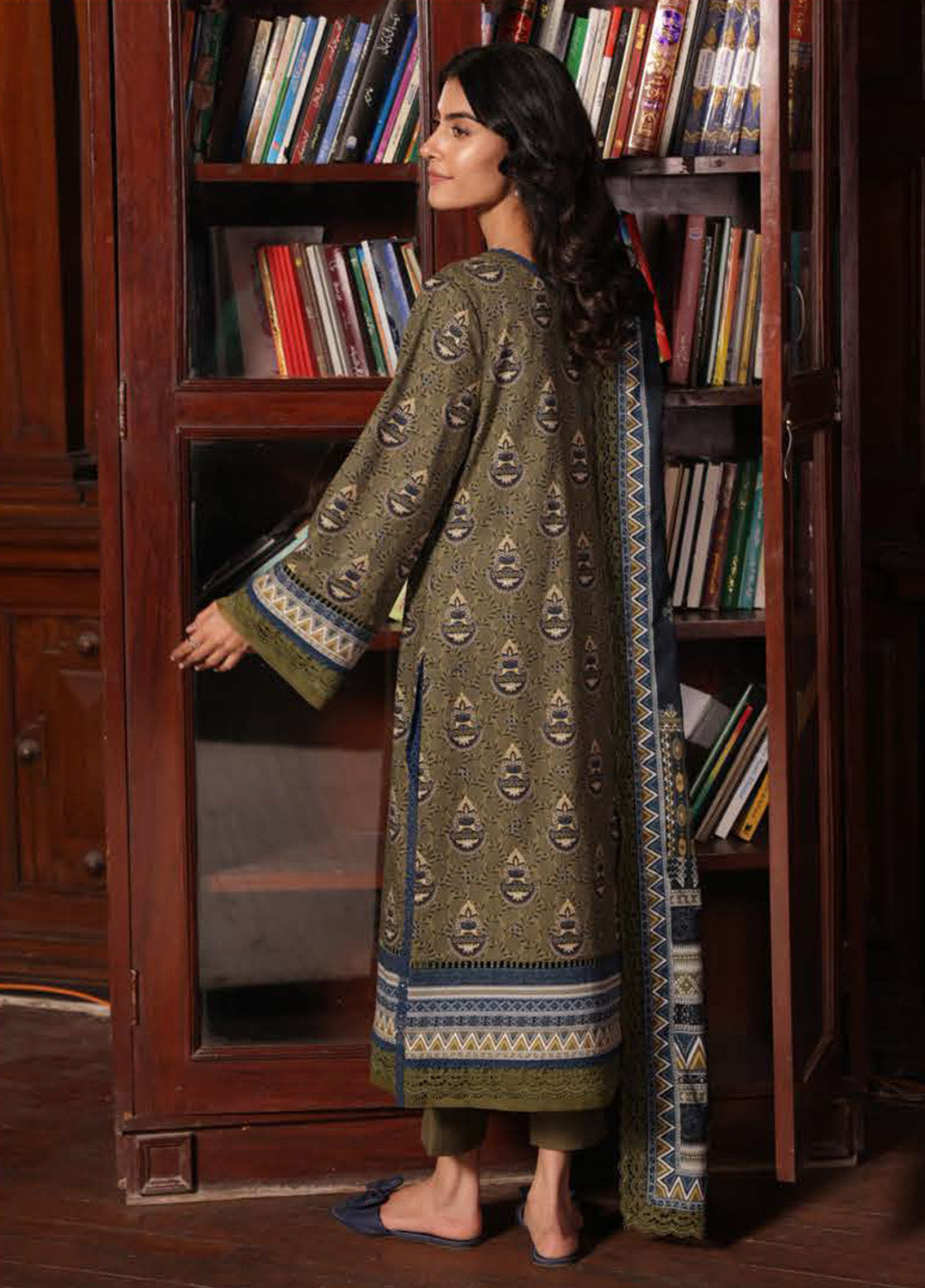 Prints By Asim Jofa Printed Lawn 3 Piece Unstitched Suit AJ25PV3 D-AJUBJ-37 Prints By Asim Jofa Printed Lawn 3 Piece Unstitched Suit AJ25PV3 D-AJUBJ-37