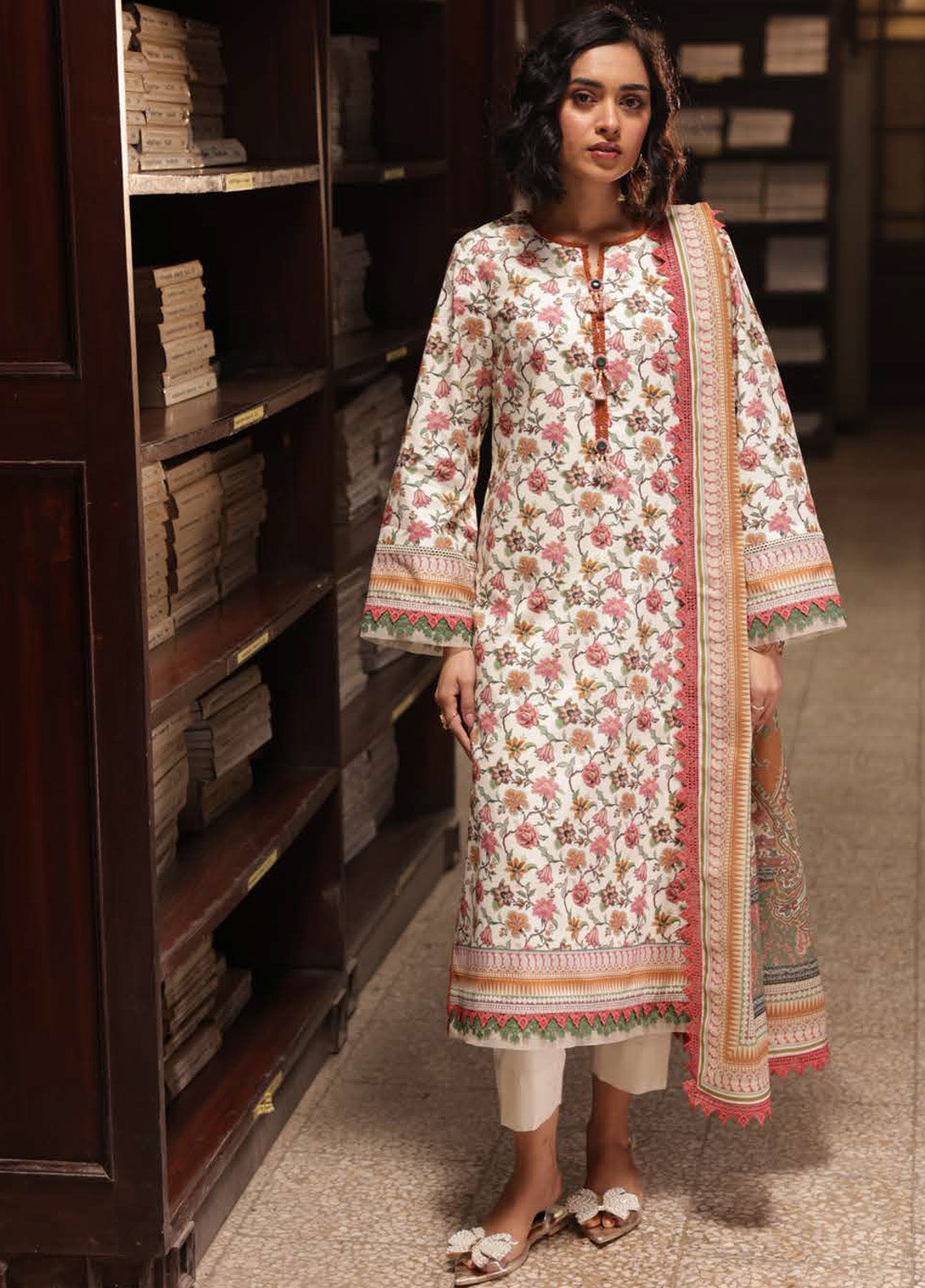 Prints By Asim Jofa Printed Lawn 3 Piece Unstitched Suit AJ25PV3 D-AJUBJ-41 Prints By Asim Jofa Printed Lawn 3 Piece Unstitched Suit AJ25PV3 D-AJUBJ-41