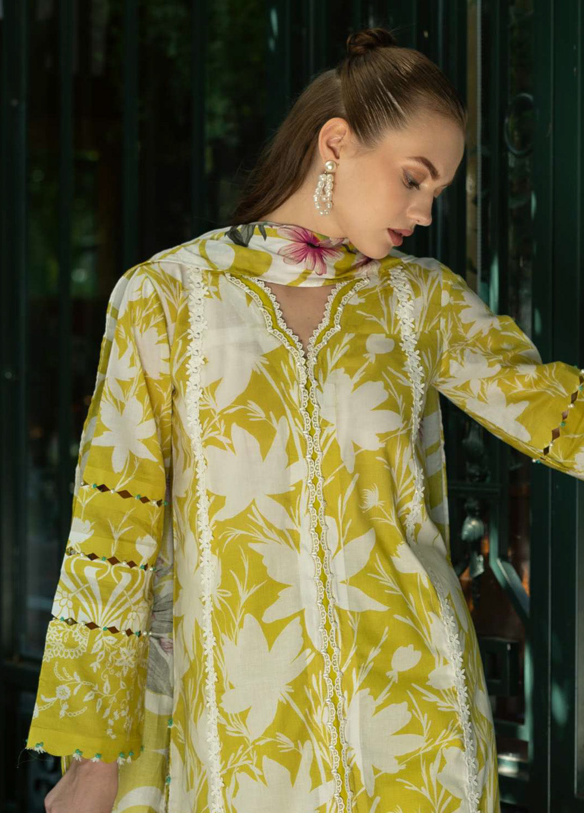 Prints By Elaf Printed Lawn 3 Piece Unstitched Suit EF25PL EPE-08B SAFFRON Prints By Elaf Printed Lawn 3 Piece Unstitched Suit EF25PL EPE-08B SAFFRON