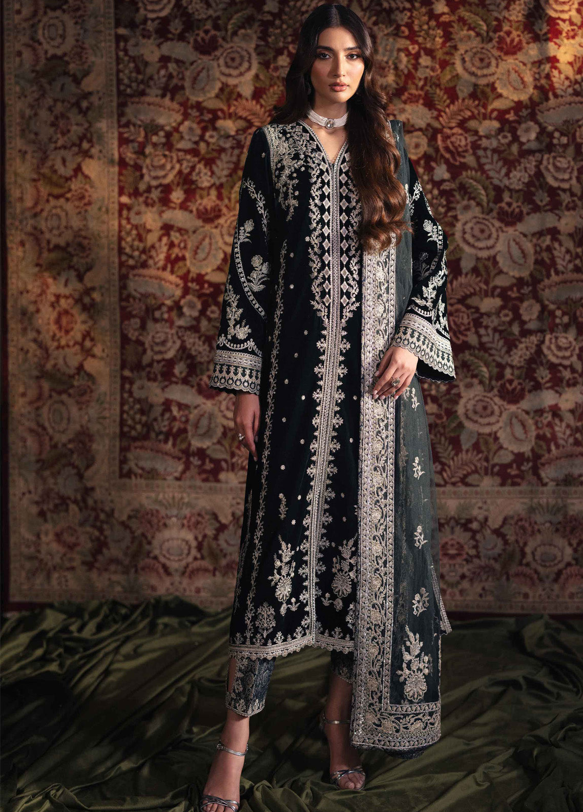 Qalamkar Luxury Embroidered Velvet 3 Piece Unstitched Suit QLM24LVE BK-03 SAMIRA Qalamkar Luxury Embroidered Velvet 3 Piece Unstitched Suit QLM24LVE BK-03 SAMIRA