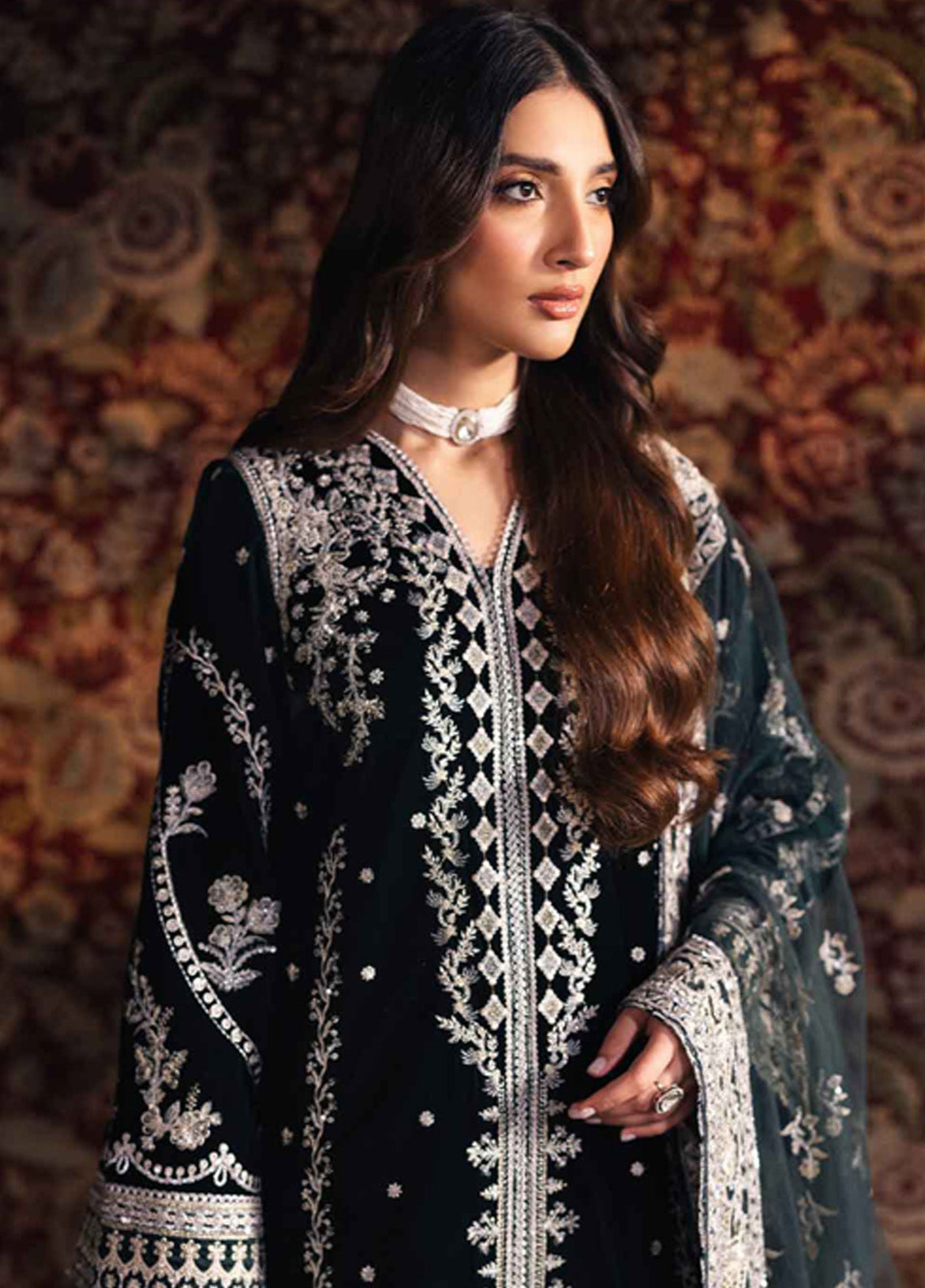 Qalamkar Luxury Embroidered Velvet 3 Piece Unstitched Suit QLM24LVE BK-03 SAMIRA Qalamkar Luxury Embroidered Velvet 3 Piece Unstitched Suit QLM24LVE BK-03 SAMIRA