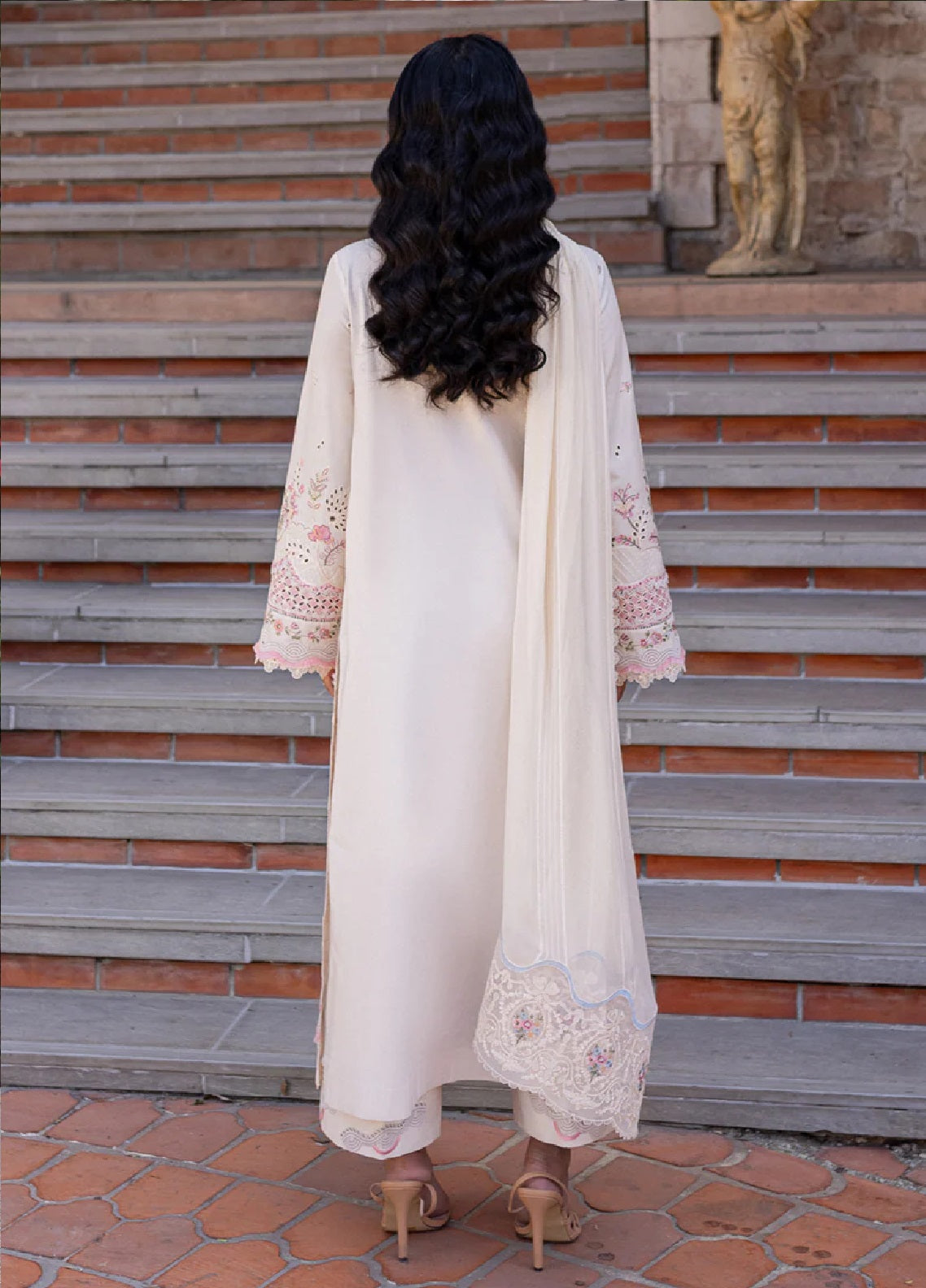 Qline By Qalamkar Embroidered Lawn 3 Piece Unstitched Suit QLM24QL D-QM-02 CHERI Qline By Qalamkar Embroidered Lawn 3 Piece Unstitched Suit QLM24QL D-QM-02 CHERI