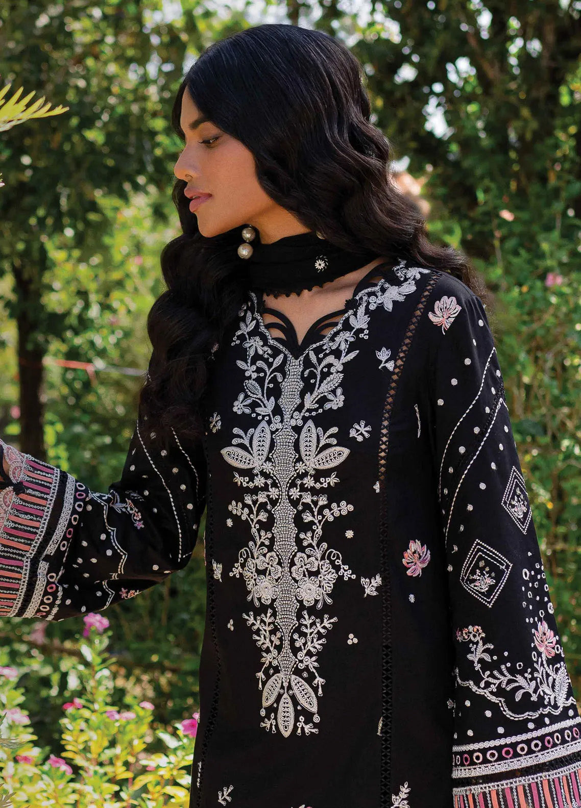 Qline By Qalamkar Embroidered Lawn 3 Piece Unstitched Suit QLM24QL D-QM-04 GIGI Qline By Qalamkar Embroidered Lawn 3 Piece Unstitched Suit QLM24QL D-QM-04 GIGI