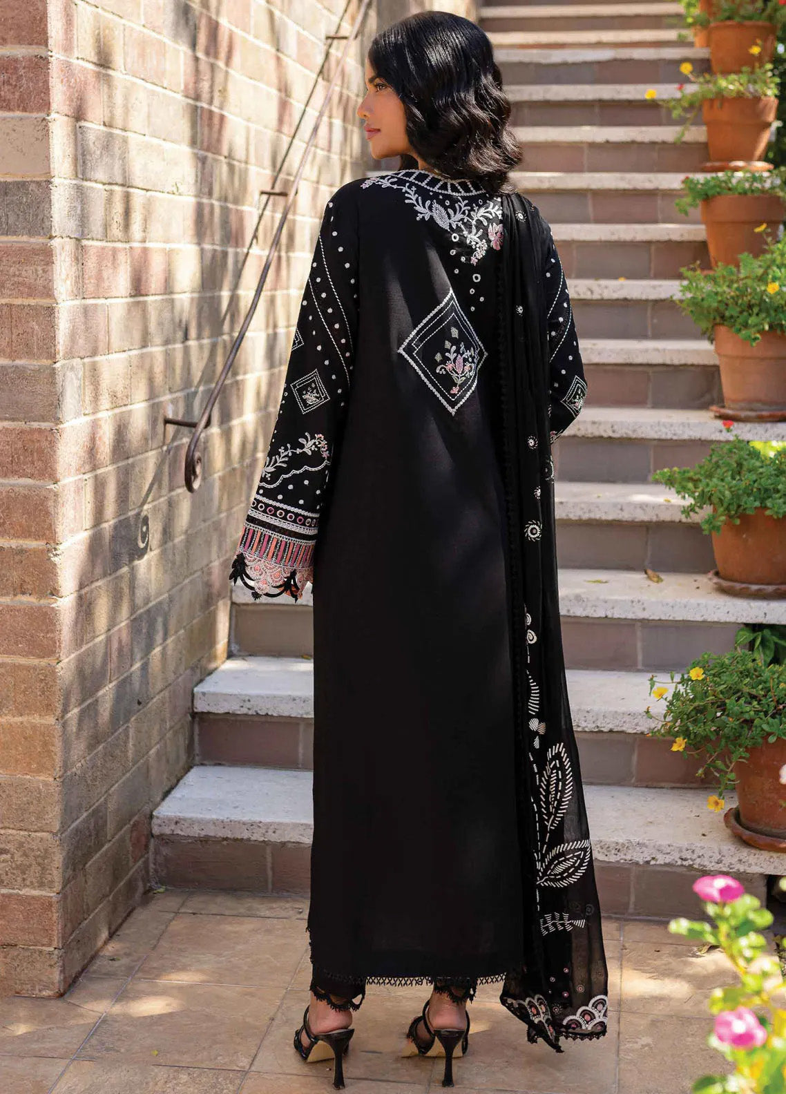 Qline By Qalamkar Embroidered Lawn 3 Piece Unstitched Suit QLM24QL D-QM-04 GIGI Qline By Qalamkar Embroidered Lawn 3 Piece Unstitched Suit QLM24QL D-QM-04 GIGI