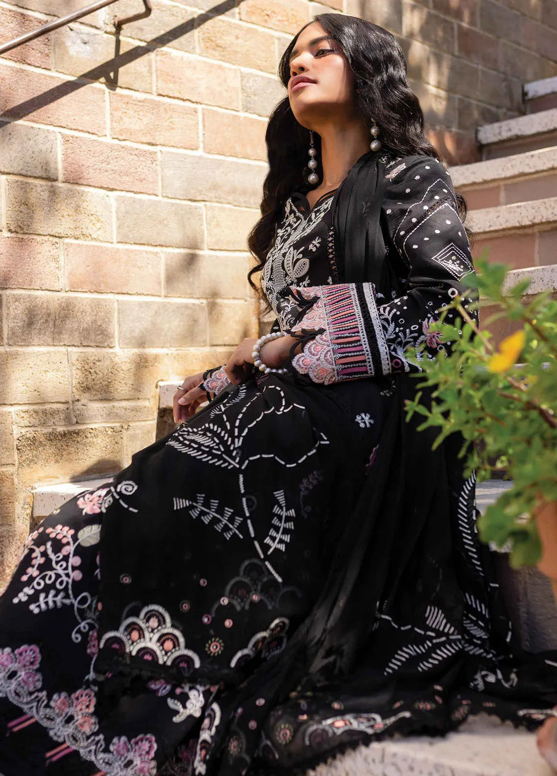 Qline By Qalamkar Embroidered Lawn 3 Piece Unstitched Suit QLM24QL D-QM-04 GIGI Qline By Qalamkar Embroidered Lawn 3 Piece Unstitched Suit QLM24QL D-QM-04 GIGI