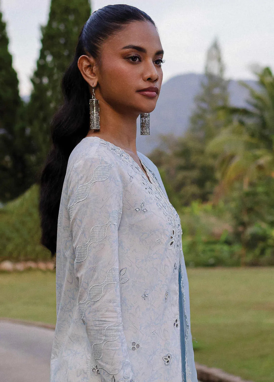 Qline By Qalamkar Embroidered Lawn 3 Piece Unstitched Suit QLM24QL D-QM-07 KIAN Qline By Qalamkar Embroidered Lawn 3 Piece Unstitched Suit QLM24QL D-QM-07 KIAN