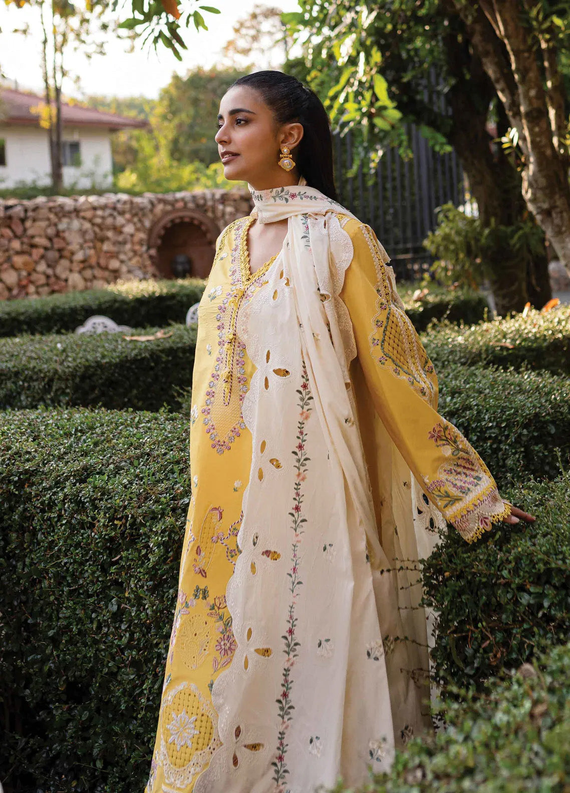 Qline By Qalamkar Embroidered Lawn 3 Piece Unstitched Suit QLM24QL D-QM-10 OLENA Qline By Qalamkar Embroidered Lawn 3 Piece Unstitched Suit QLM24QL D-QM-10 OLENA