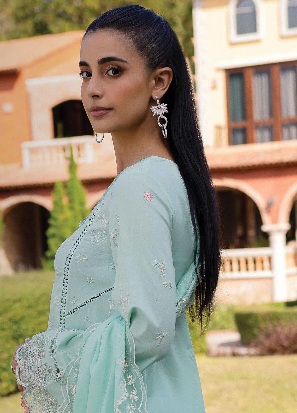 Qline By Qalamkar Embroidered Lawn 3 Piece Unstitched Suit QLM24QL D-QM-13 HELEN Qline By Qalamkar Embroidered Lawn 3 Piece Unstitched Suit QLM24QL D-QM-13 HELEN