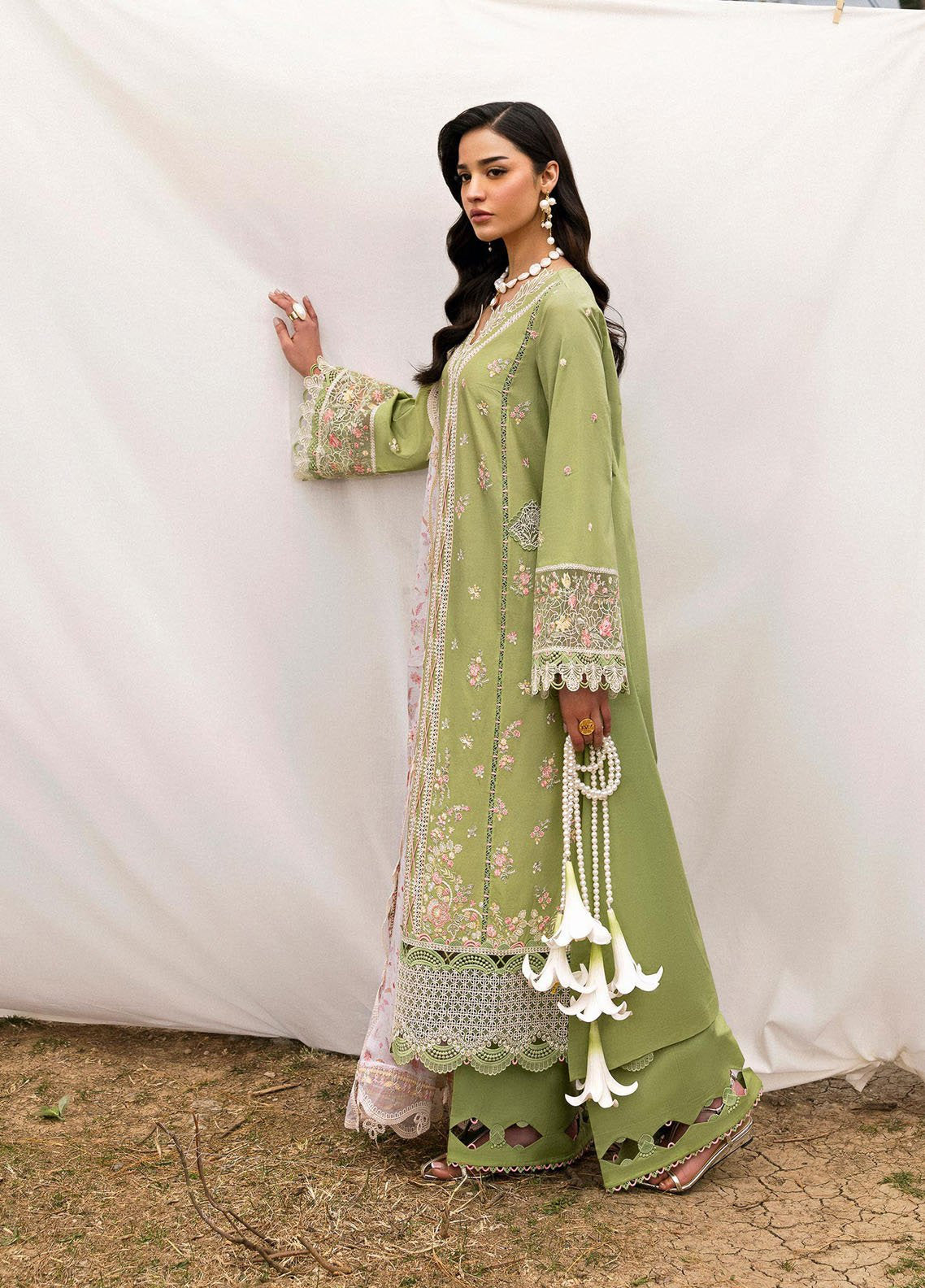 Qlinekari By Qalamkar Embroidered Lawn 3 Piece Unstitched Suit QLM25QK DC-01 LOVISA Qlinekari By Qalamkar Embroidered Lawn 3 Piece Unstitched Suit QLM25QK DC-01 LOVISA